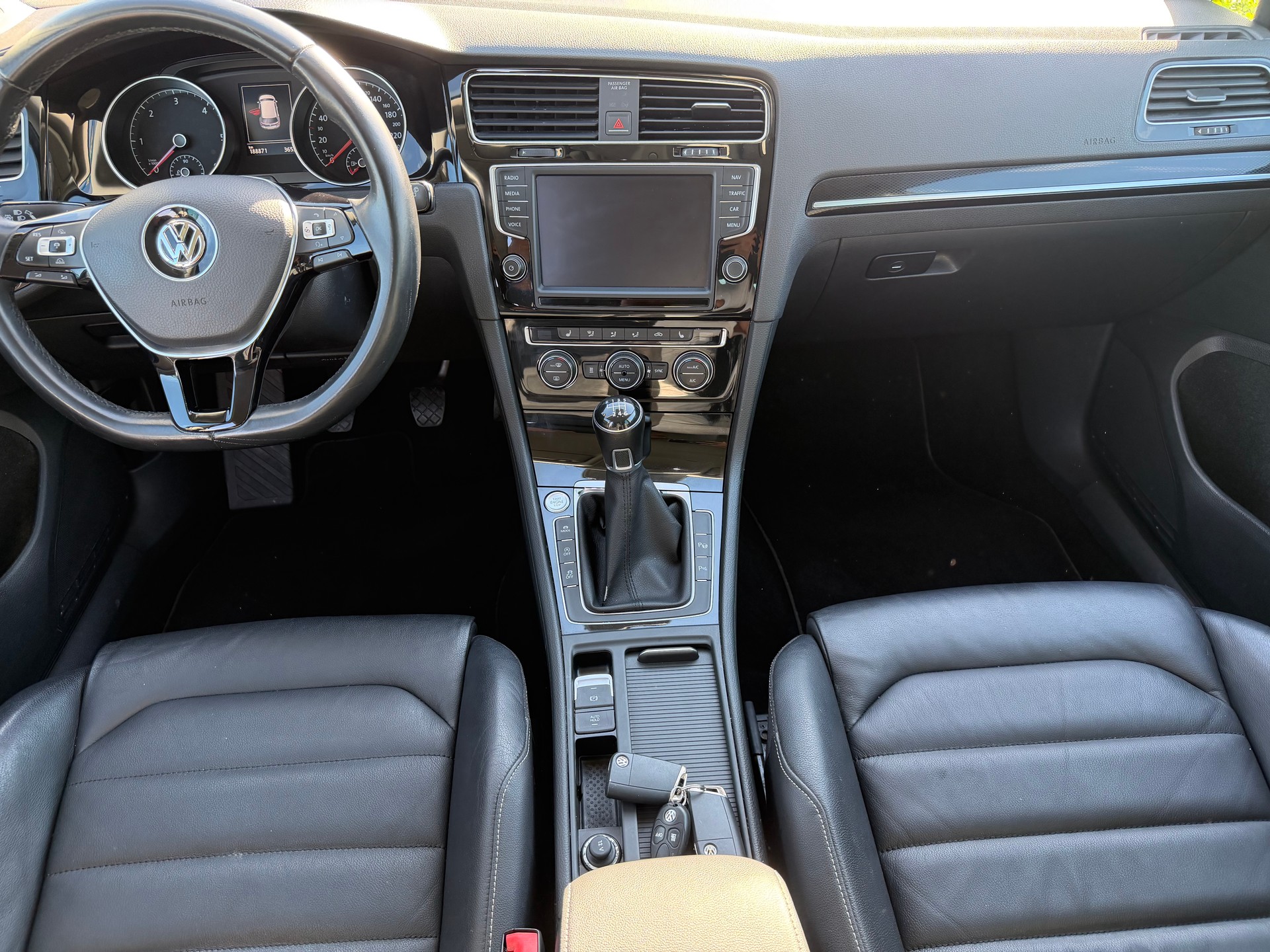 VW Golf 2.0 TDI Highline 4Motion-image-12