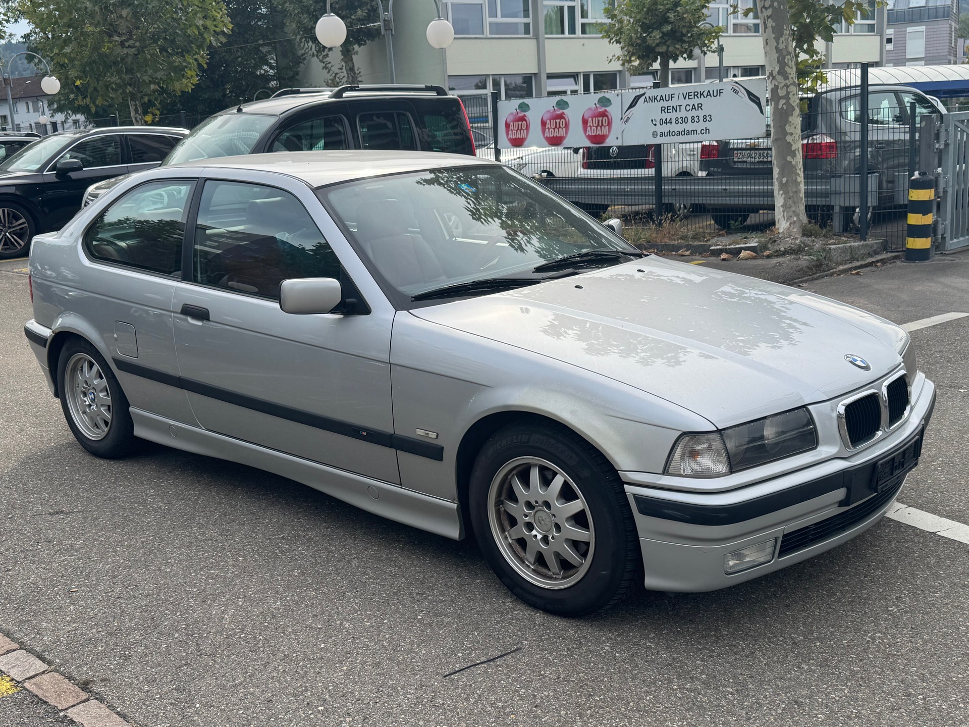 BMW 323ti Compact Sport-image-2