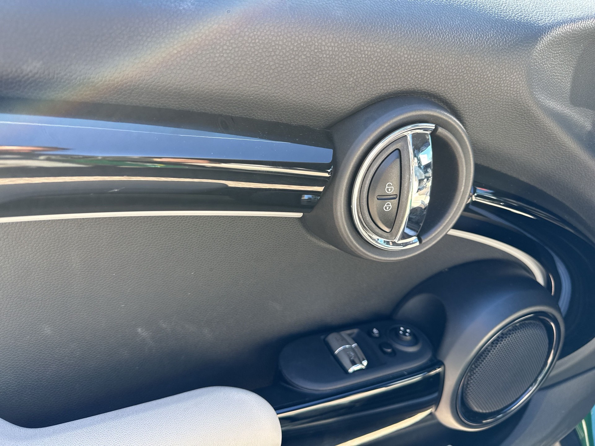 MINI Cooper SE-image-16