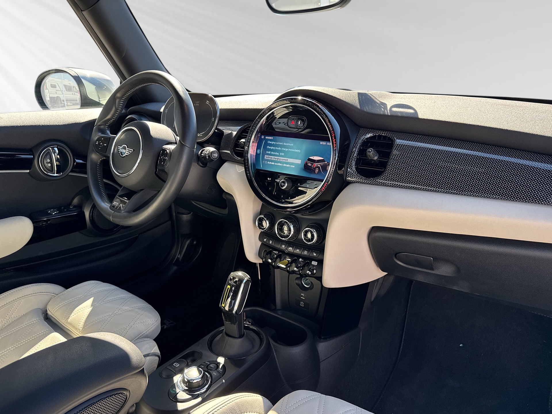 MINI Cooper SE-image-4