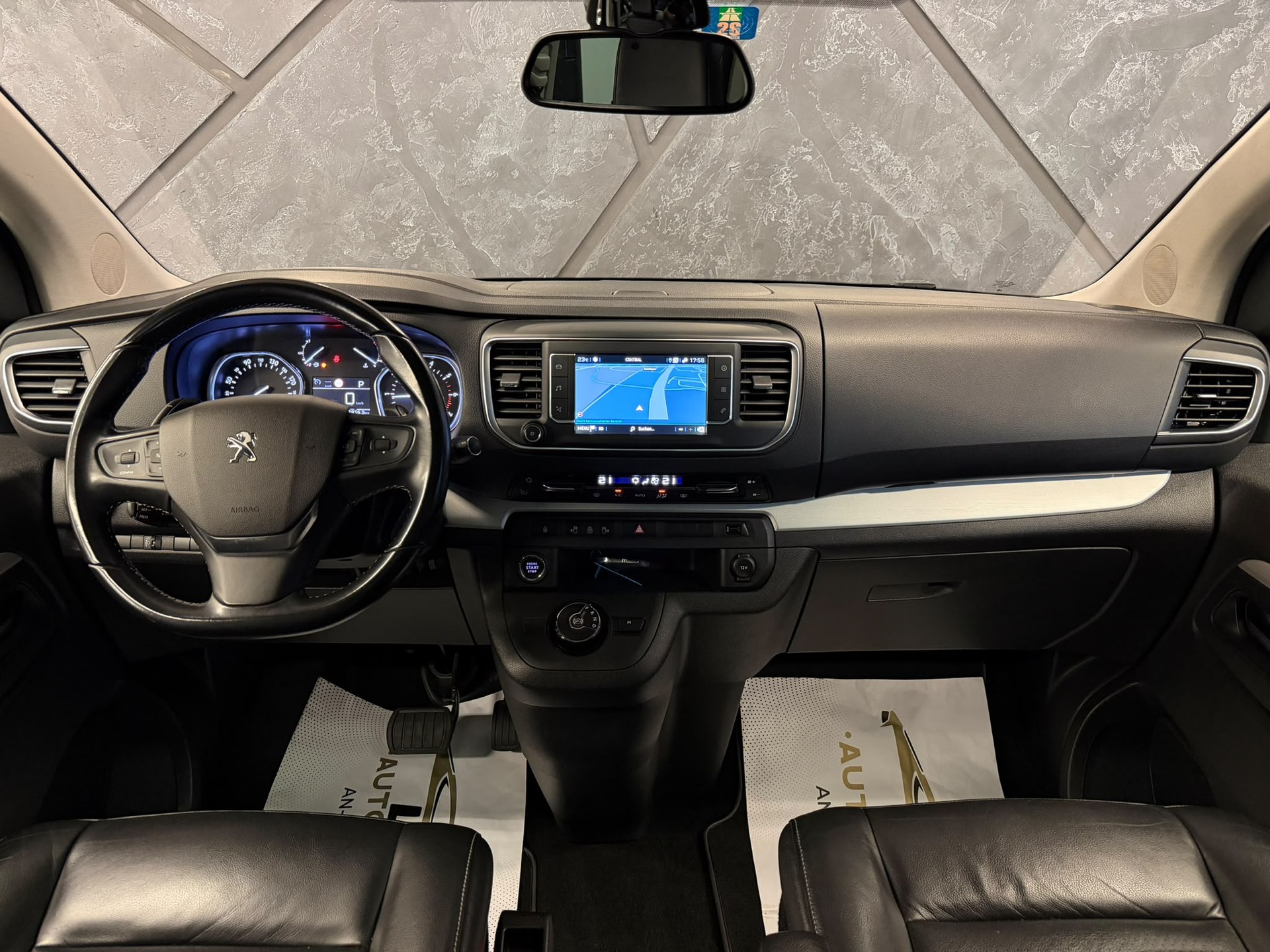 PEUGEOT Traveller 2.0 BlueHDi Allure Standard EAT8 VIP-image-8