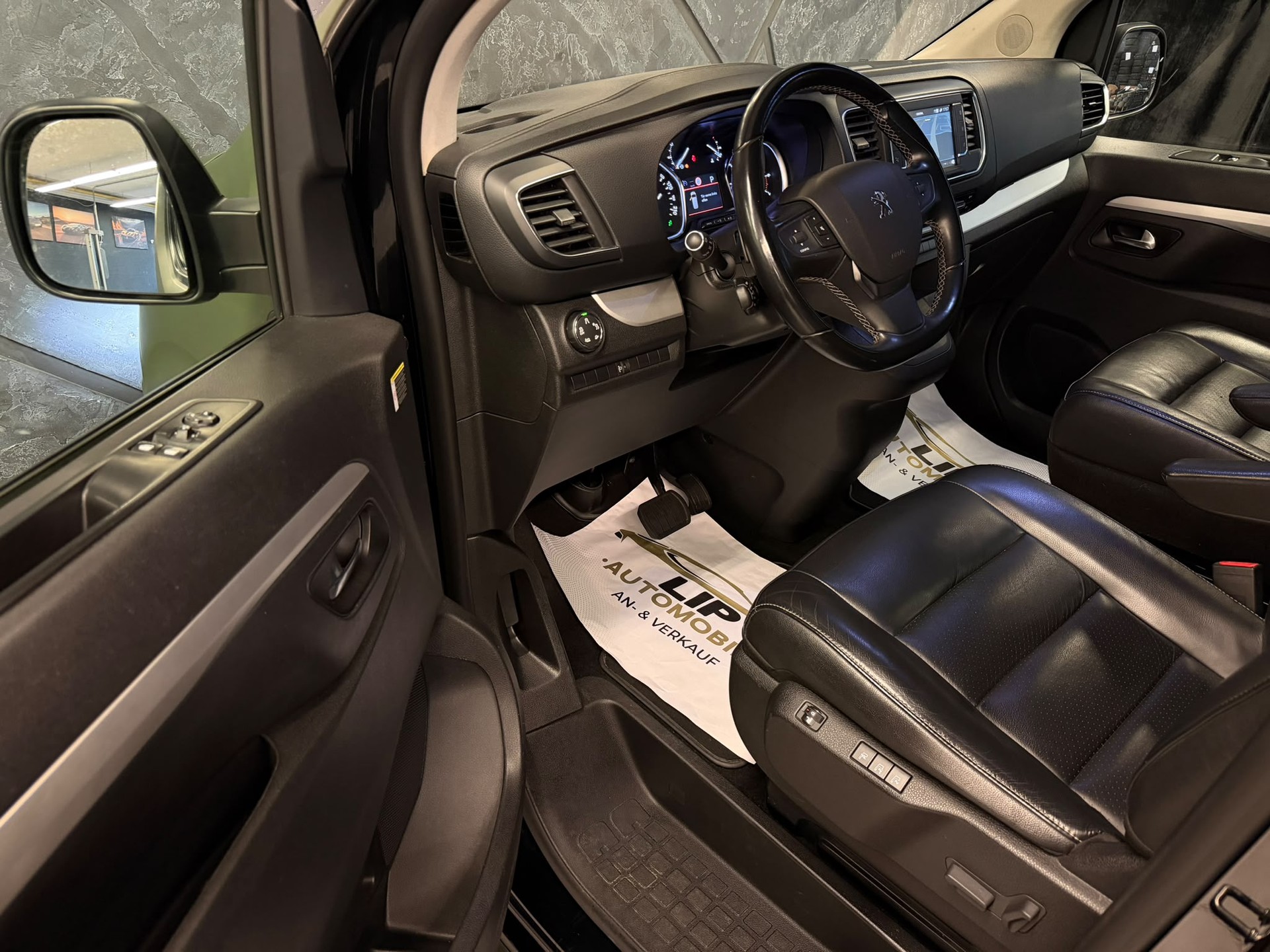 PEUGEOT Traveller 2.0 BlueHDi Allure Standard EAT8 VIP-image-11