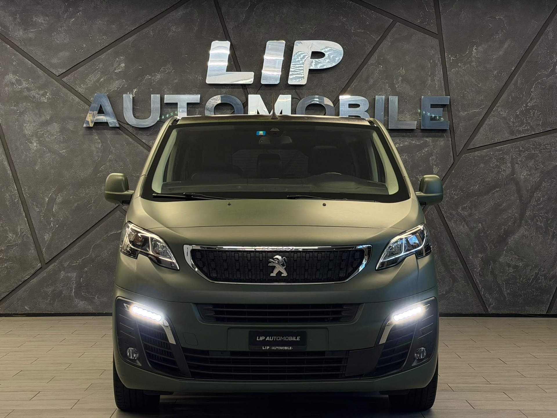 PEUGEOT Traveller 2.0 BlueHDi Allure Standard EAT8 VIP-image-1