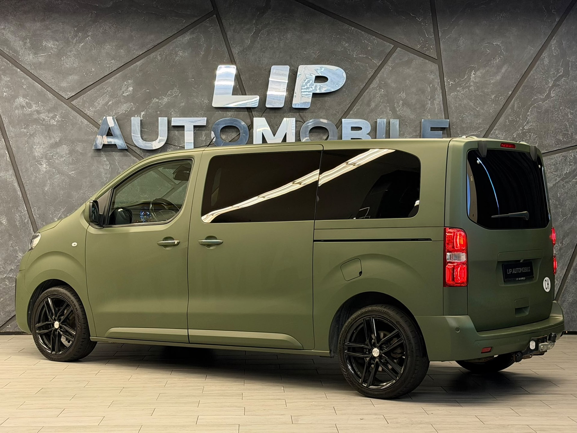 PEUGEOT Traveller 2.0 BlueHDi Allure Standard EAT8 VIP-image-7