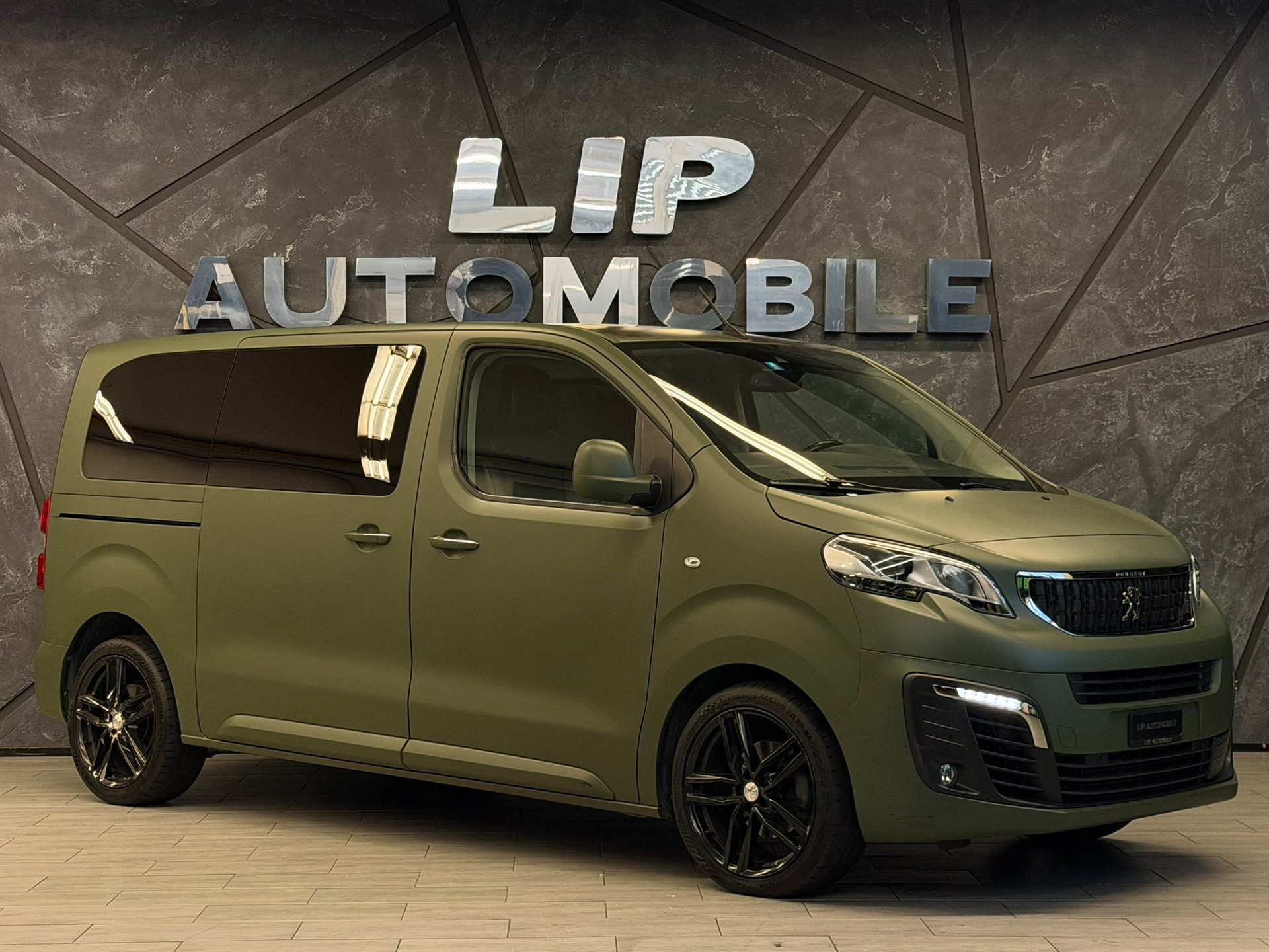 PEUGEOT Traveller 2.0 BlueHDi Allure Standard EAT8 VIP-image-2