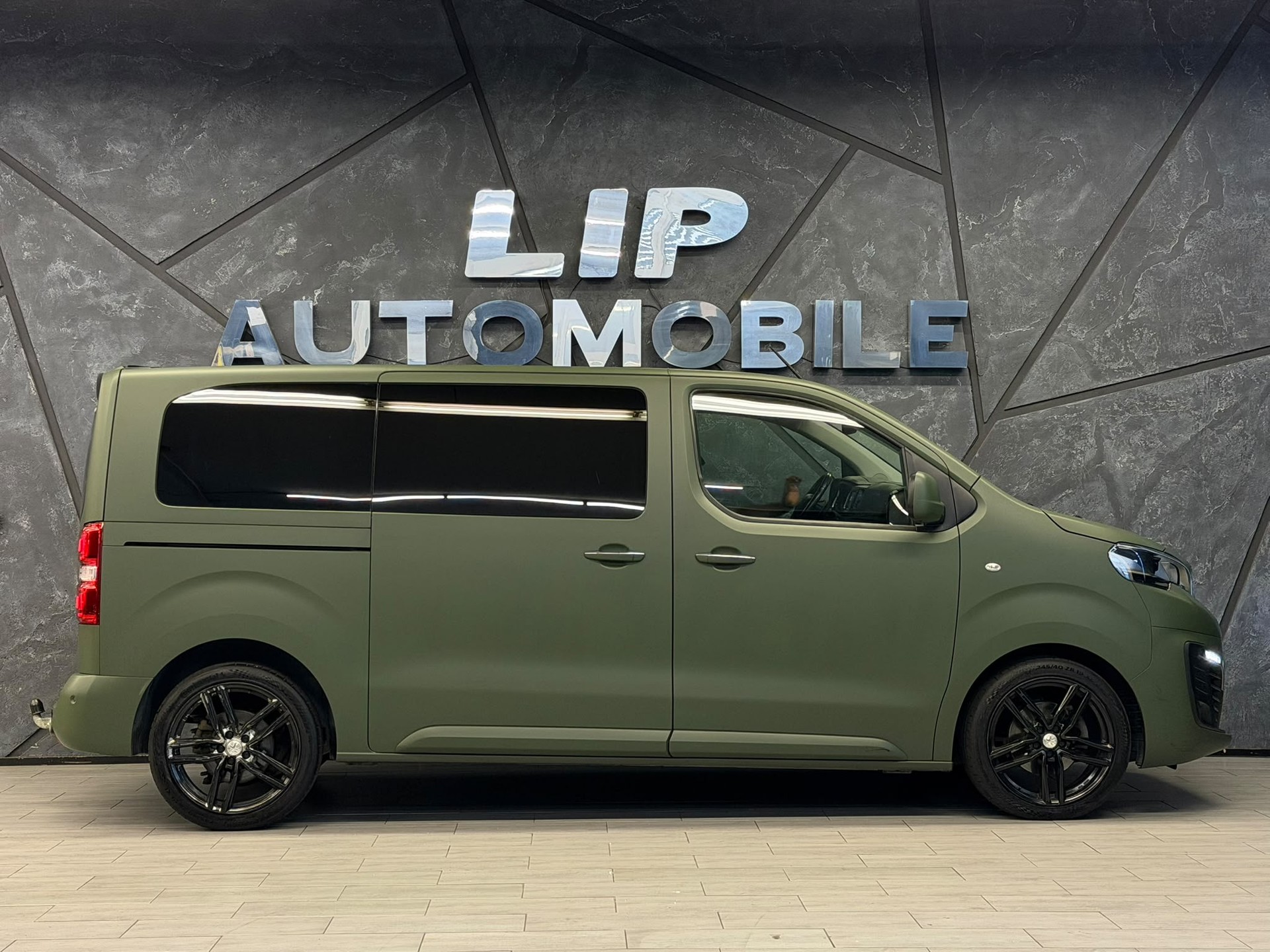 PEUGEOT Traveller 2.0 BlueHDi Allure Standard EAT8 VIP-image-4