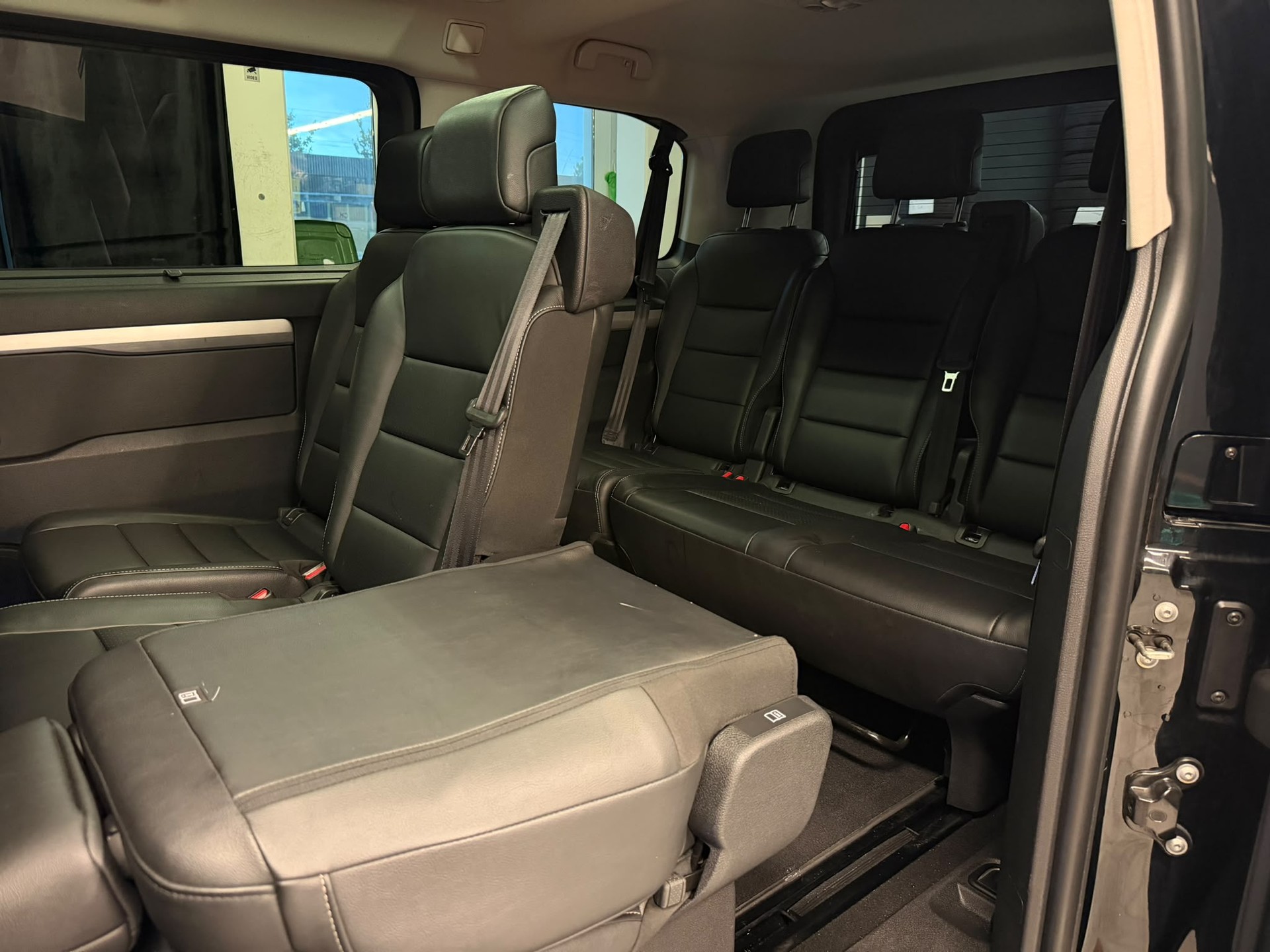 PEUGEOT Traveller 2.0 BlueHDi Allure Standard EAT8 VIP-image-14