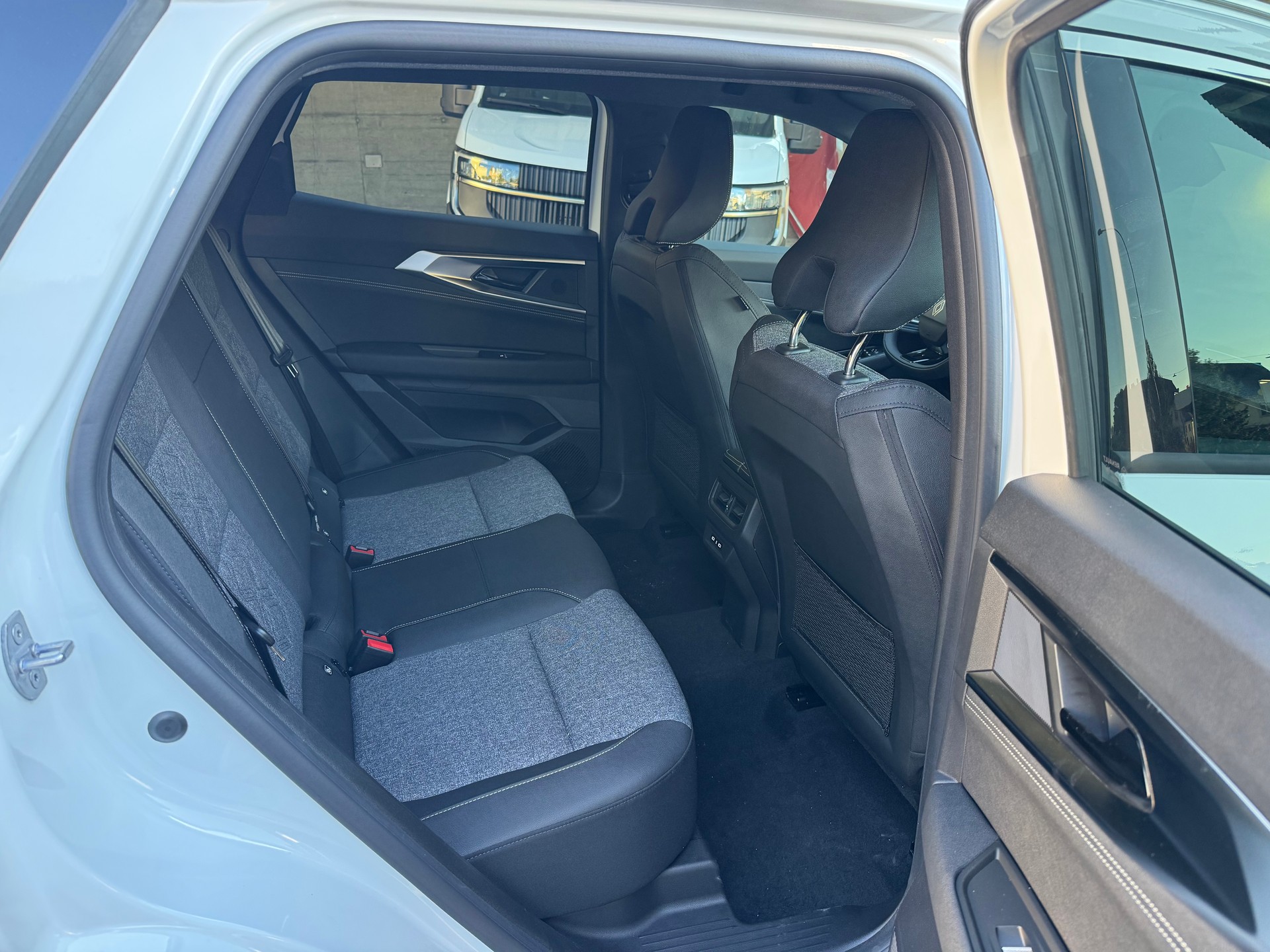 RENAULT Austral 1.3 MHEV 160 Techno A-image-9