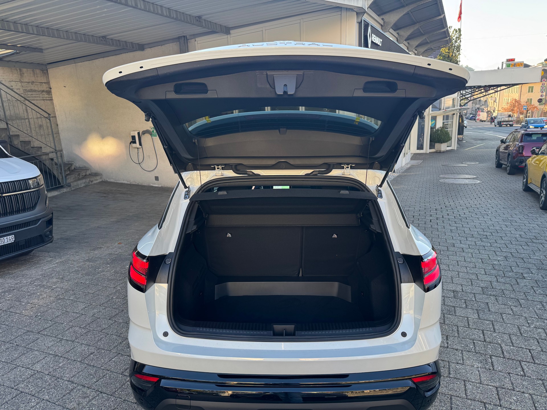 RENAULT Austral 1.3 MHEV 160 Techno A-image-10