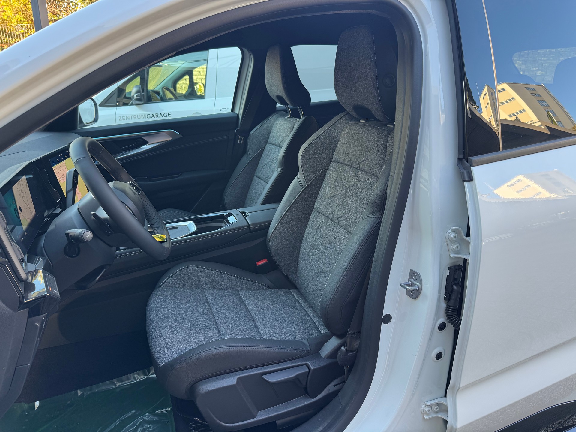 RENAULT Austral 1.3 MHEV 160 Techno A-image-12