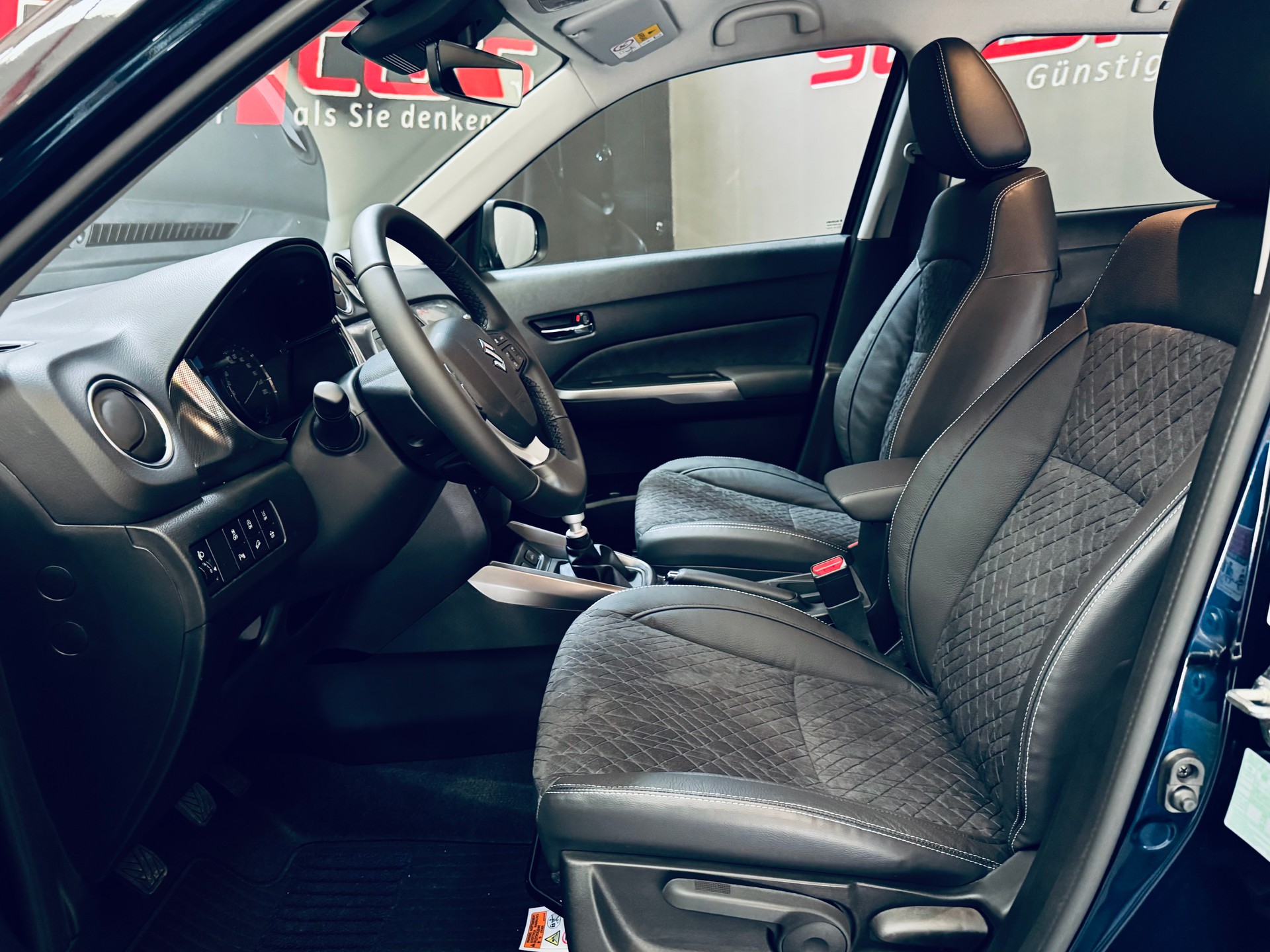 SUZUKI Vitara 1.4 Boosterjet Compact Top 4x4 Hybrid-image-12
