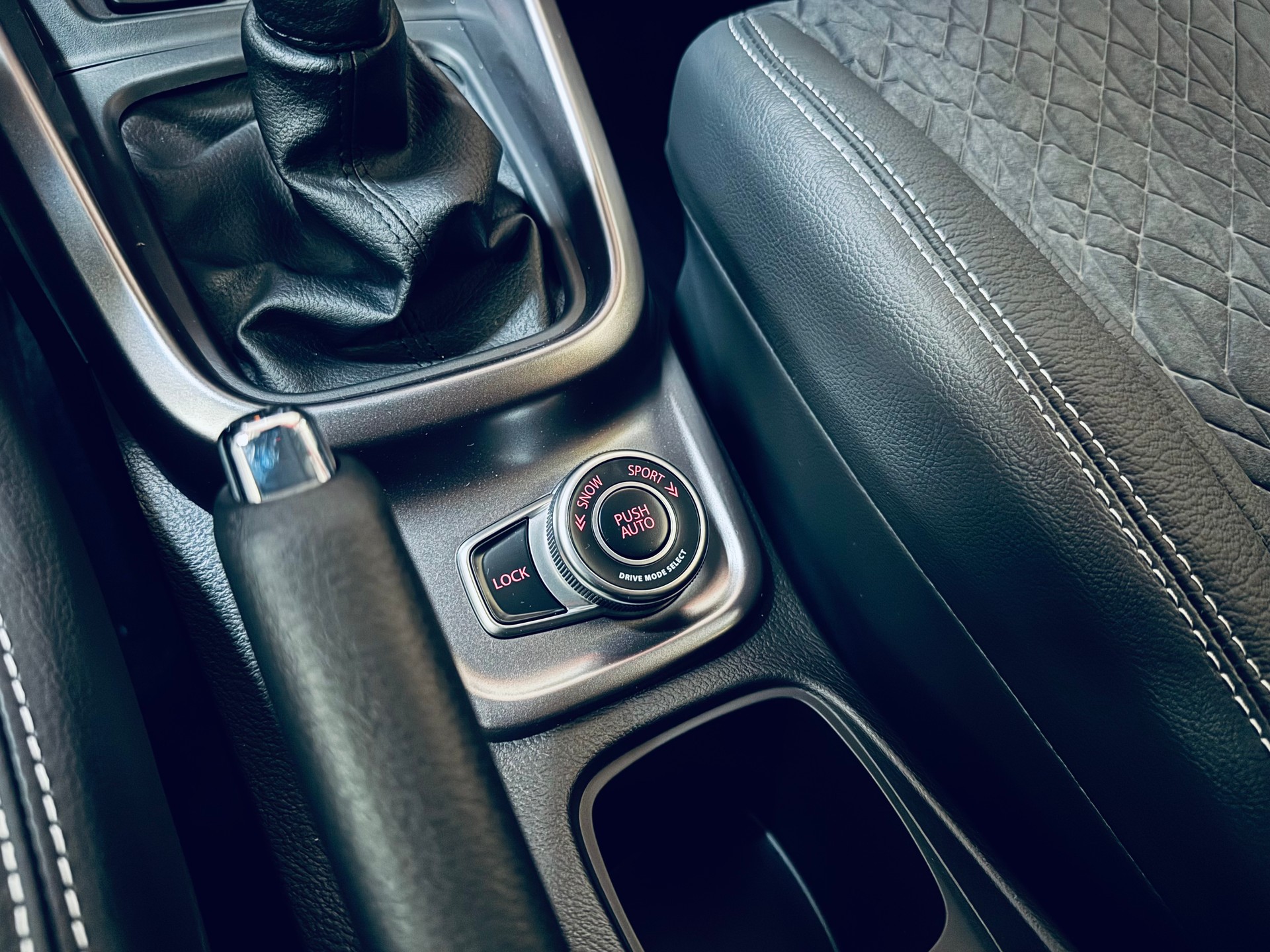 SUZUKI Vitara 1.4 Boosterjet Compact Top 4x4 Hybrid-image-18