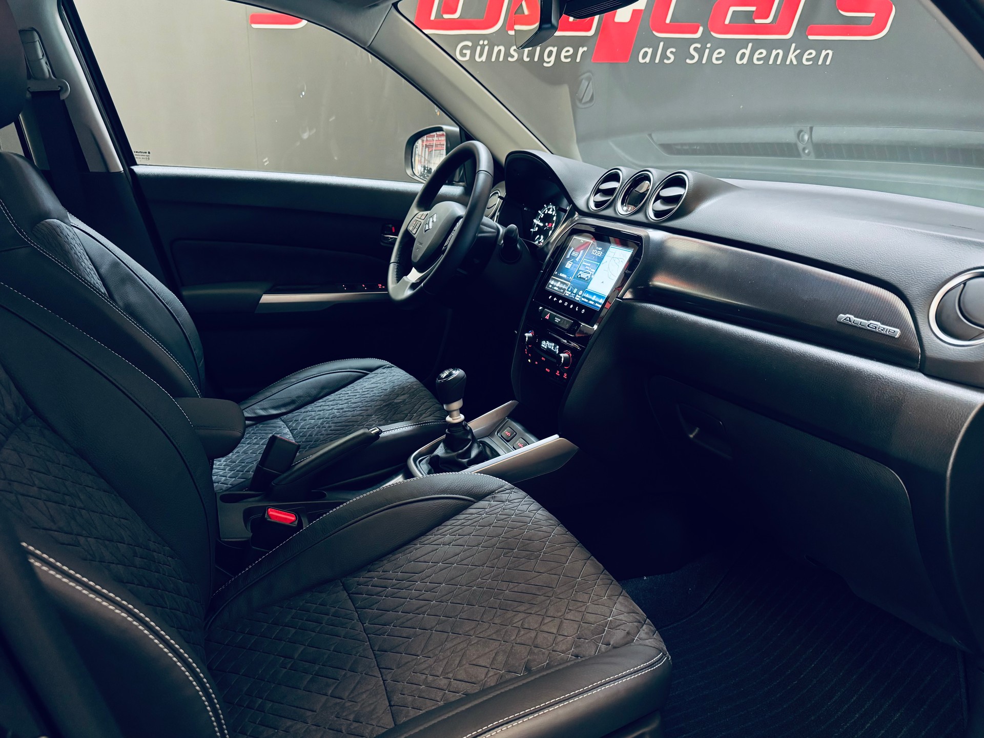 SUZUKI Vitara 1.4 Boosterjet Compact Top 4x4 Hybrid-image-19
