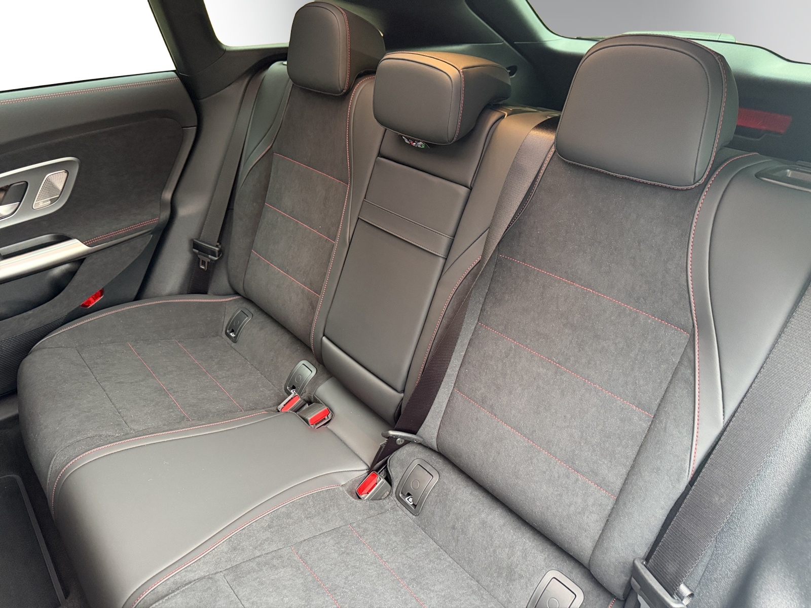 MERCEDES-BENZ CLA Shooting Brake 200 4Matic 8G-DCT-image-10