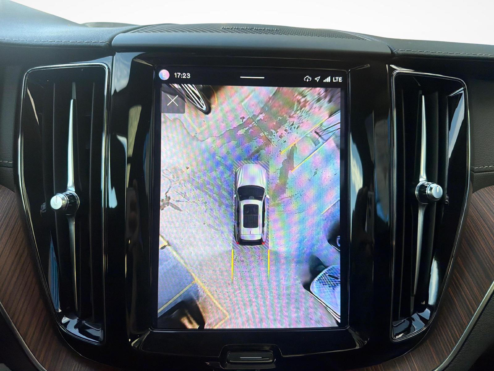 VOLVO XC60 2.0 T8 TE Ultimate Dark eAWD-image-15