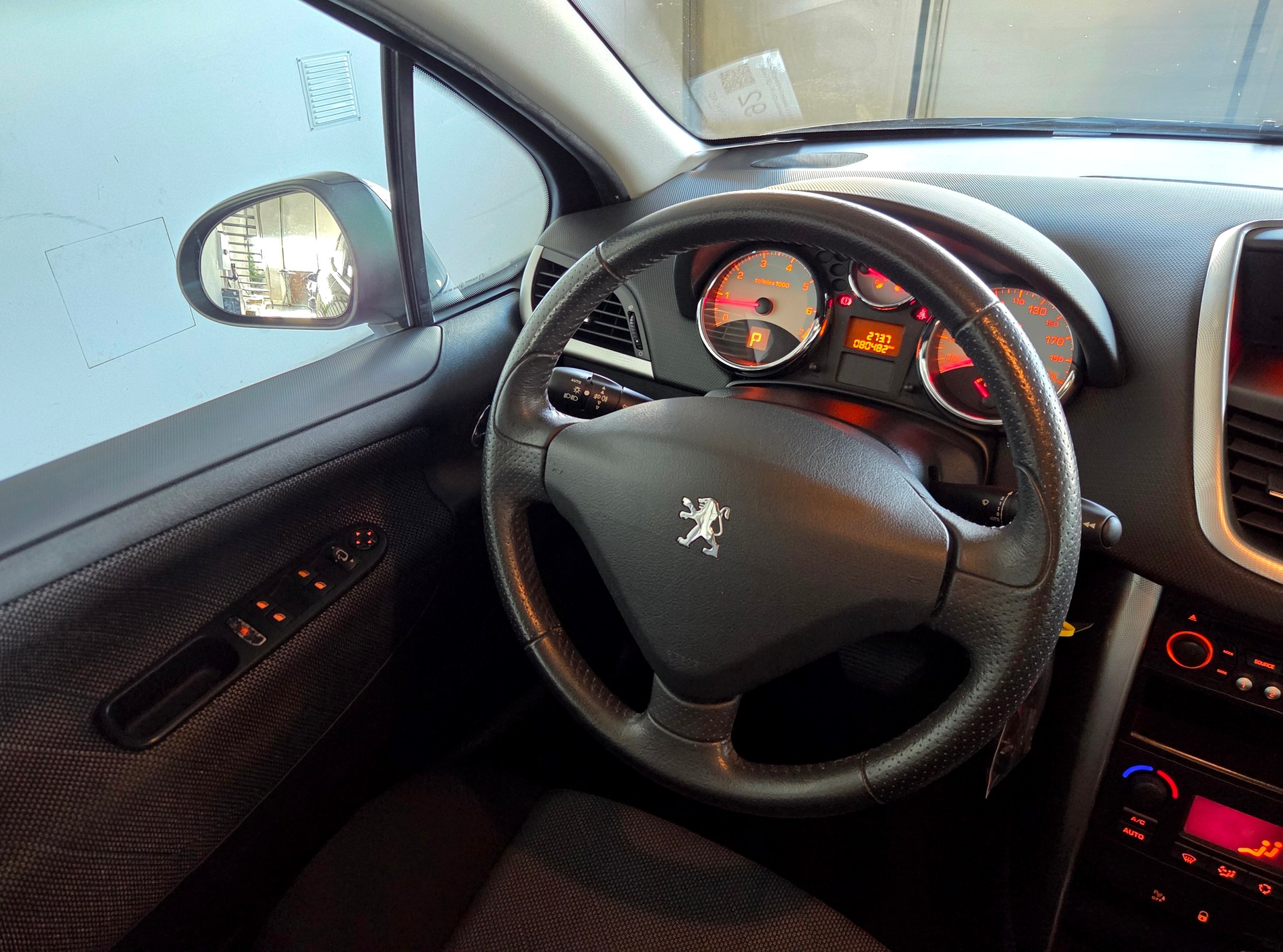 PEUGEOT 207 1.6 16V Sport Automatic-image-12