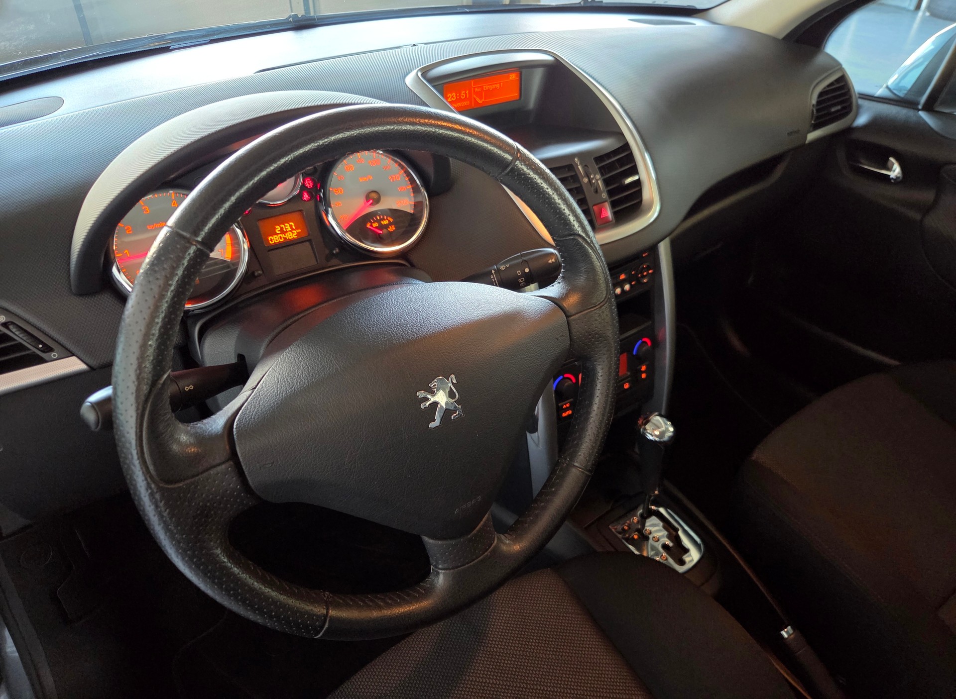 PEUGEOT 207 1.6 16V Sport Automatic-image-15