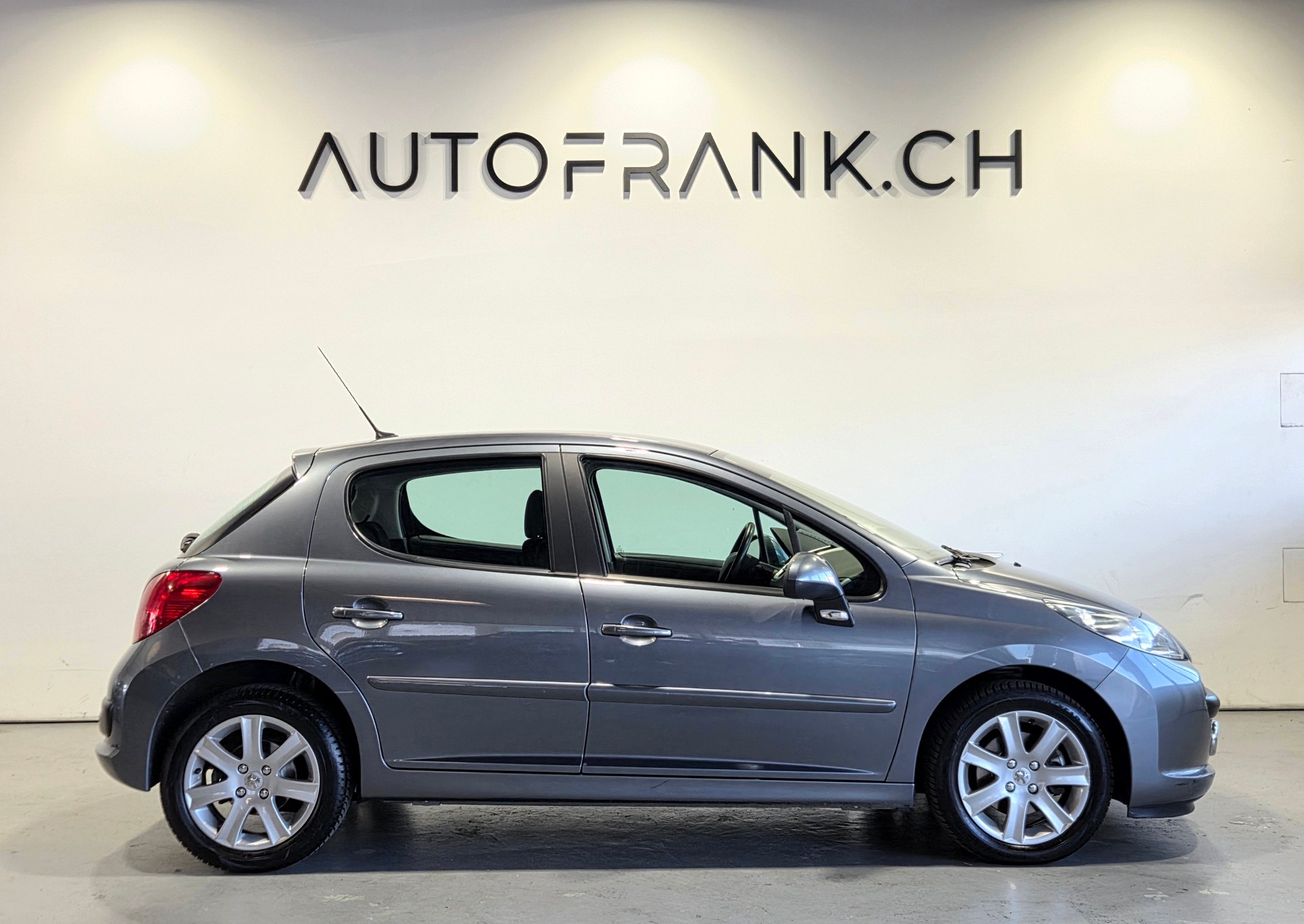 PEUGEOT 207 1.6 16V Sport Automatic-image-4