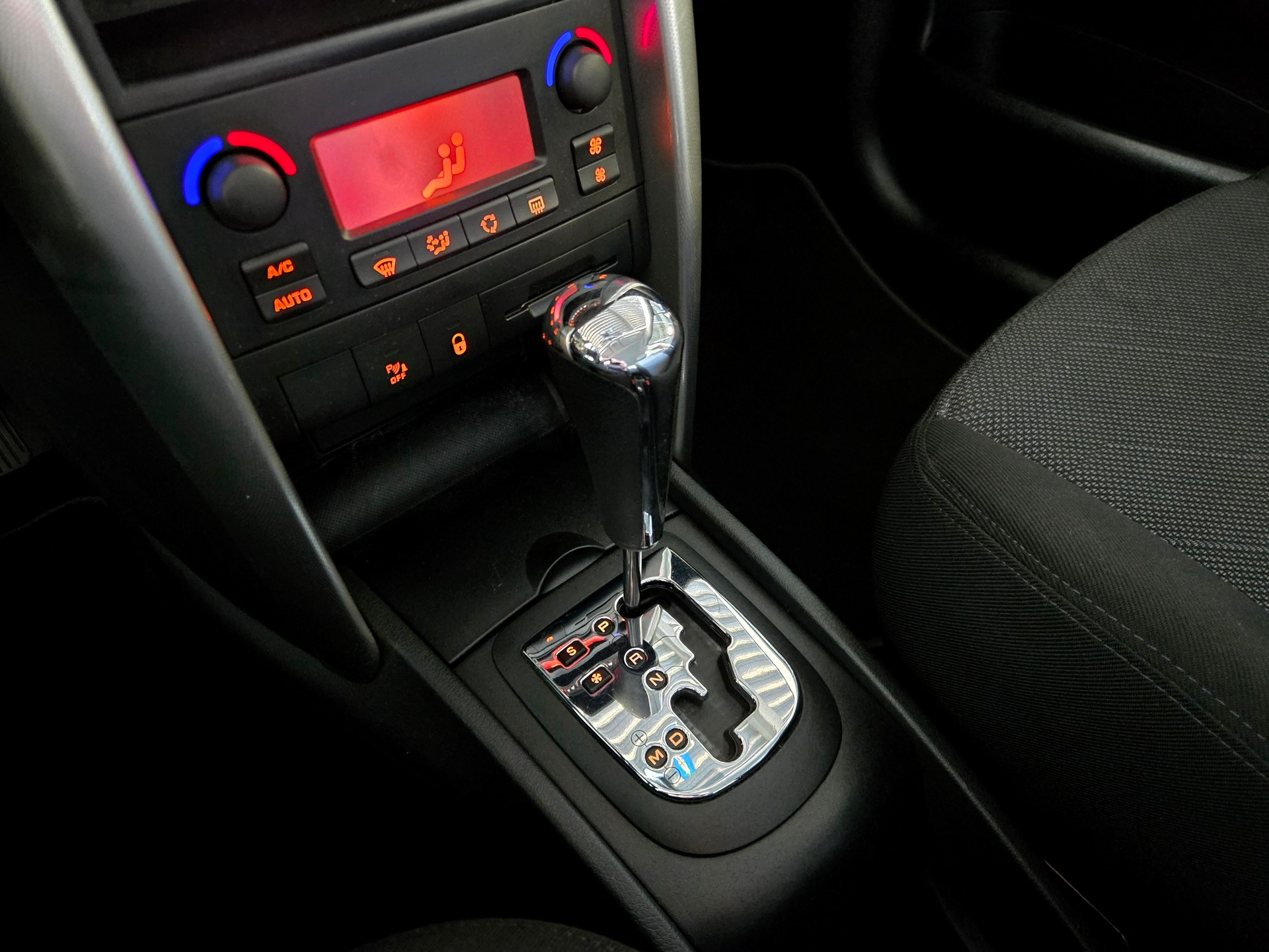 PEUGEOT 207 1.6 16V Sport Automatic-image-9