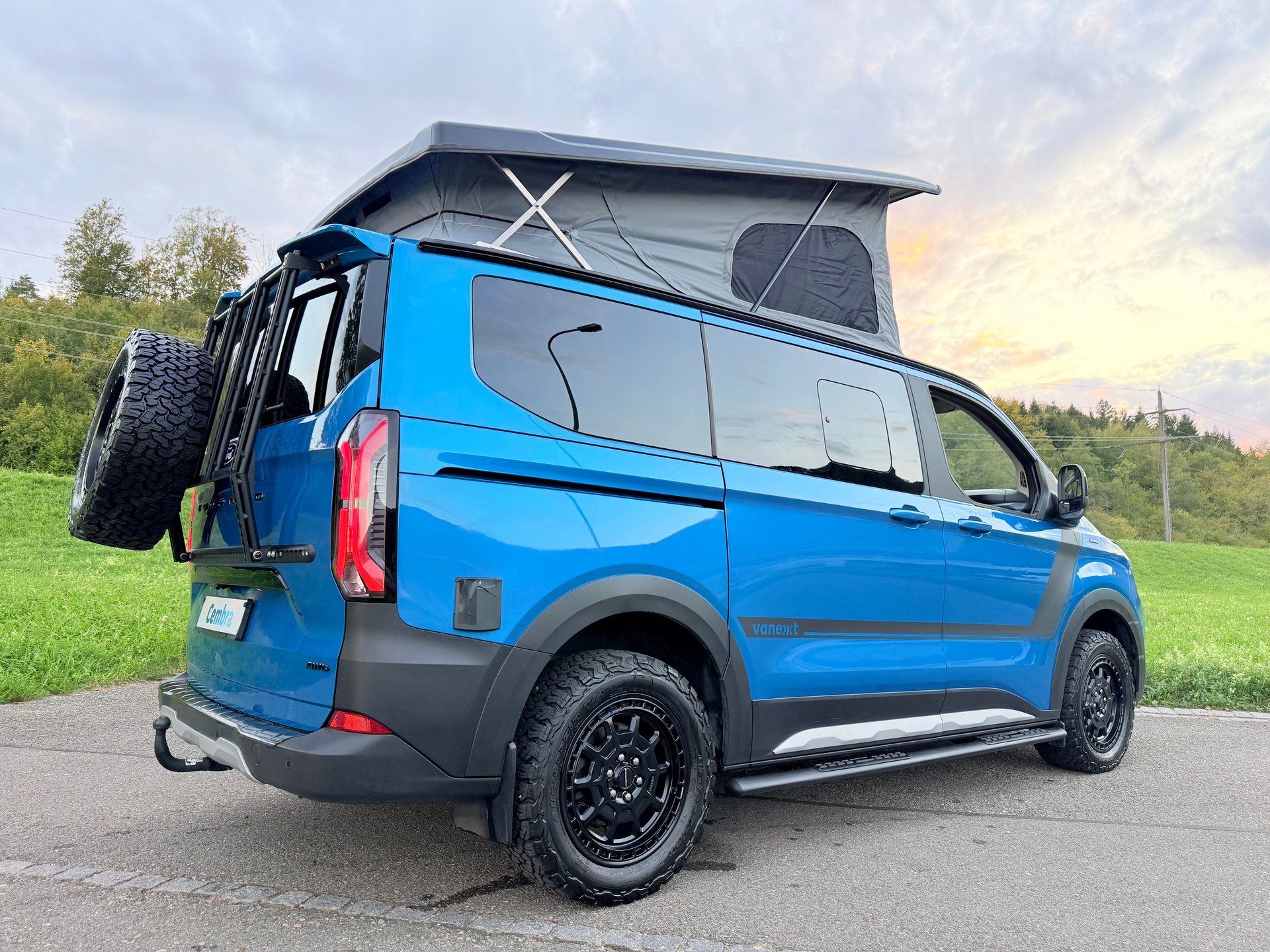 FORD "VANEXT OFFROAD" CAMPER 4X4 "FORD TOURNEO CUSTOM" HÖHER + 5 PLÄTZER AUTOMAT MIT AHK......SONDERANFERTIGUNG CH GEPRÜFT !!-image-3