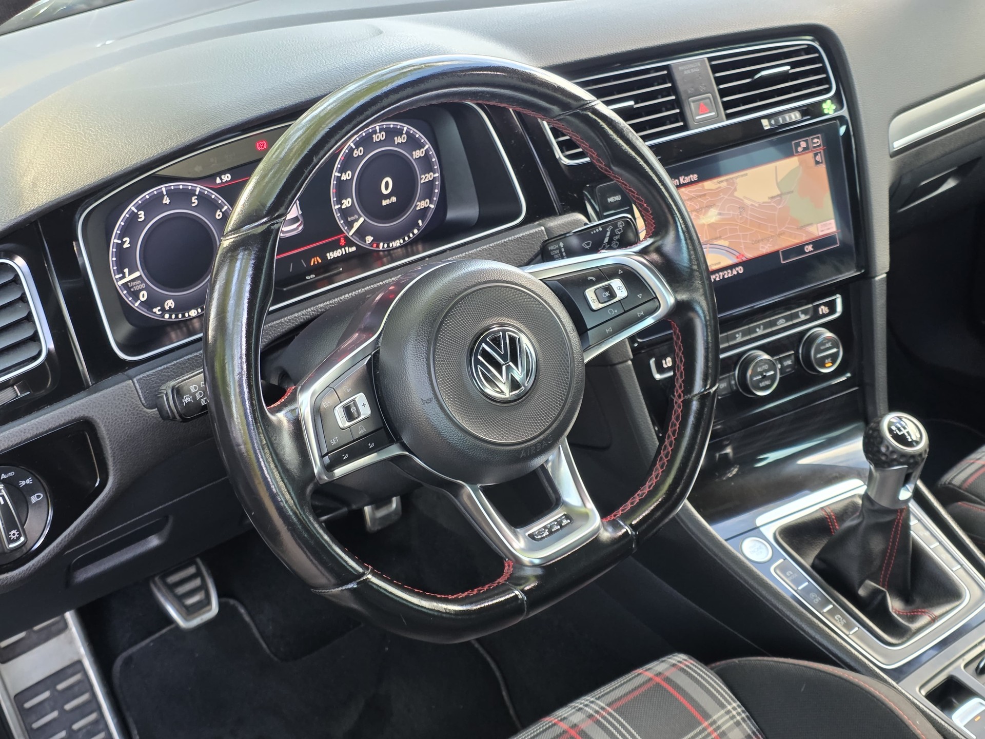 VW Golf 2.0 TSI GTI-image-12