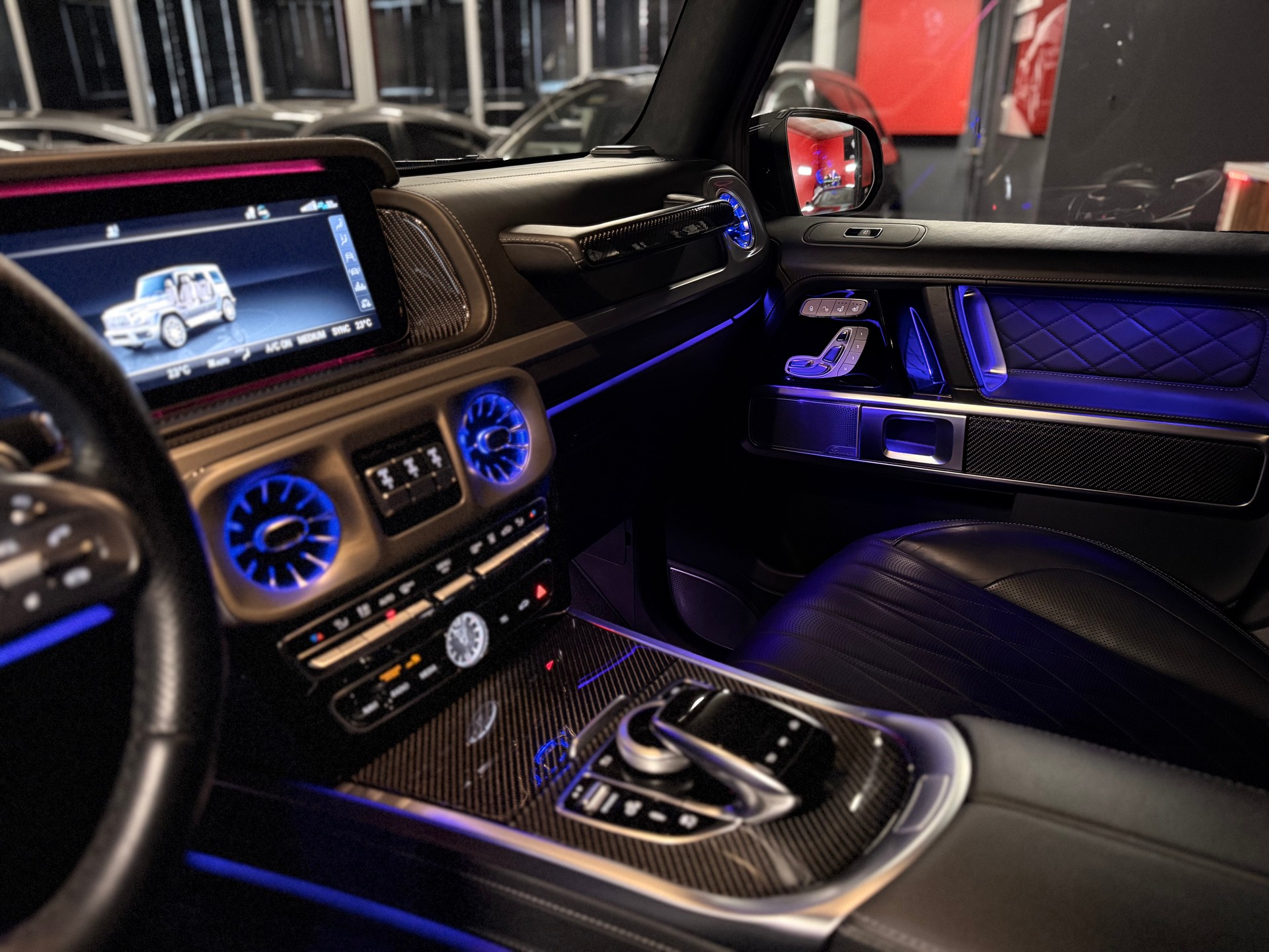 MERCEDES-BENZ G 63 AMG Speedshift Plus G-Tronic / ** DESIGNO Manufactur ** / Frisch ab MFK, Service + Neue Pneu!-image-16