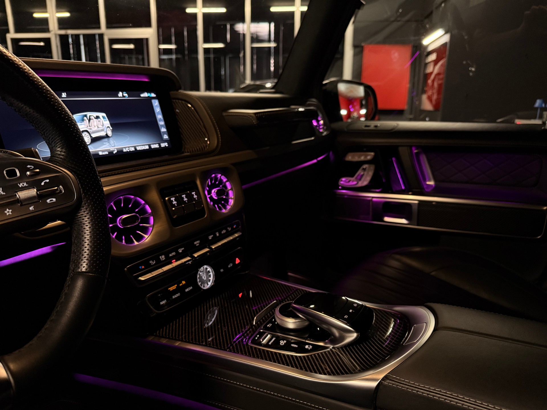 MERCEDES-BENZ G 63 AMG Speedshift Plus G-Tronic / ** DESIGNO Manufactur ** / Frisch ab MFK, Service + Neue Pneu!-image-13