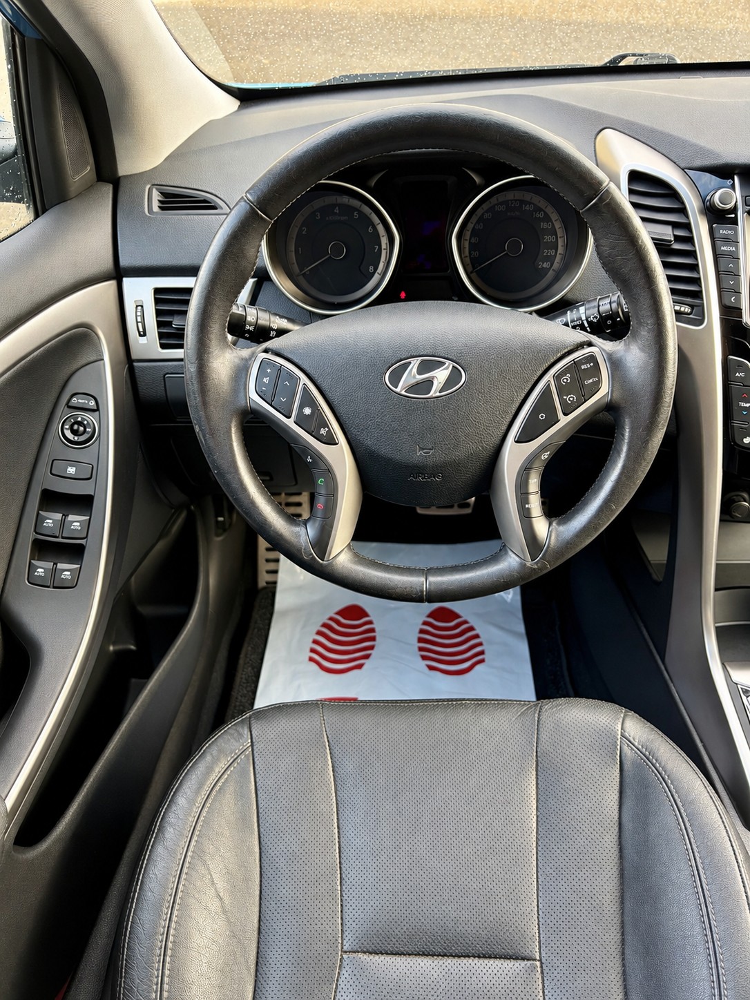 HYUNDAI i30 1.6 GDI Premium Automatic-image-9
