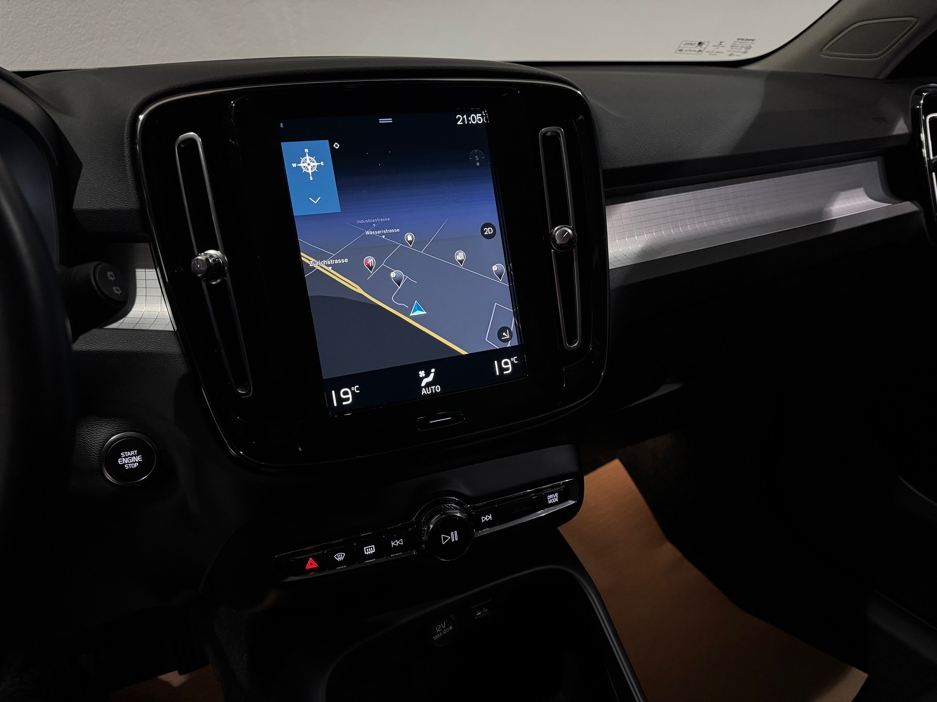 VOLVO XC40 B4 Benzin Mild Hybrid AWD Momentum Geartronic | 1.Hand | AHK |-image-17