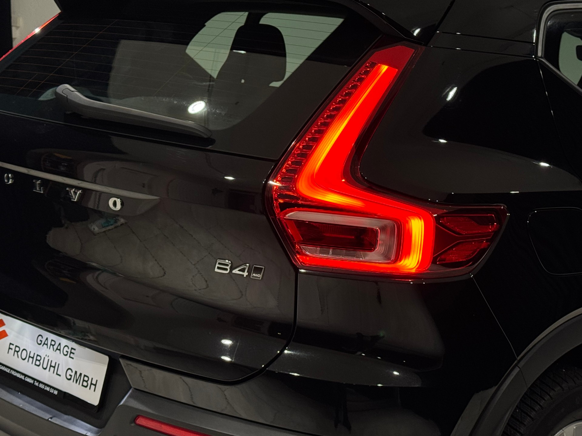 VOLVO XC40 B4 Benzin Mild Hybrid AWD Momentum Geartronic | 1.Hand | AHK |-image-12
