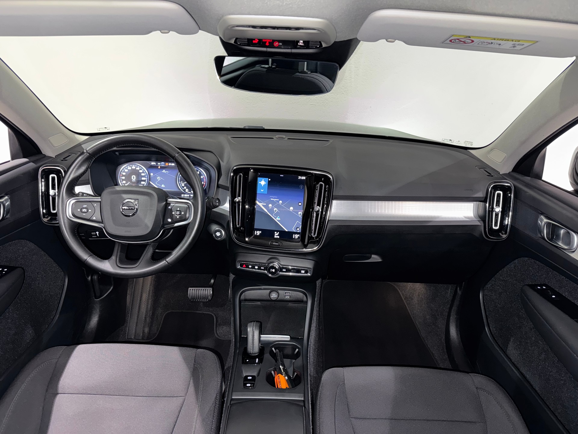 VOLVO XC40 B4 Benzin Mild Hybrid AWD Momentum Geartronic | 1.Hand | AHK |-image-16