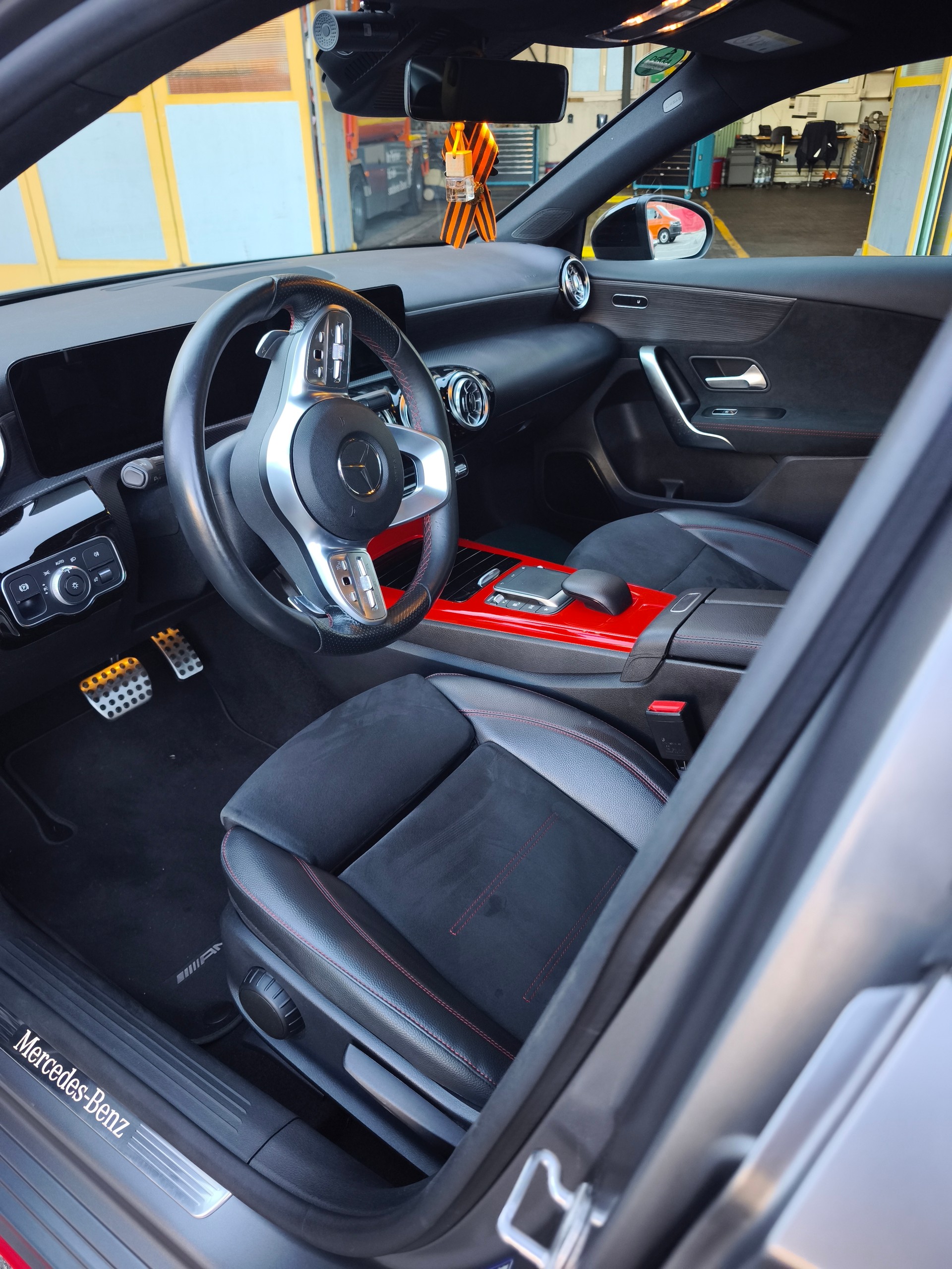 MERCEDES-BENZ A 200 AMG Line-image-0