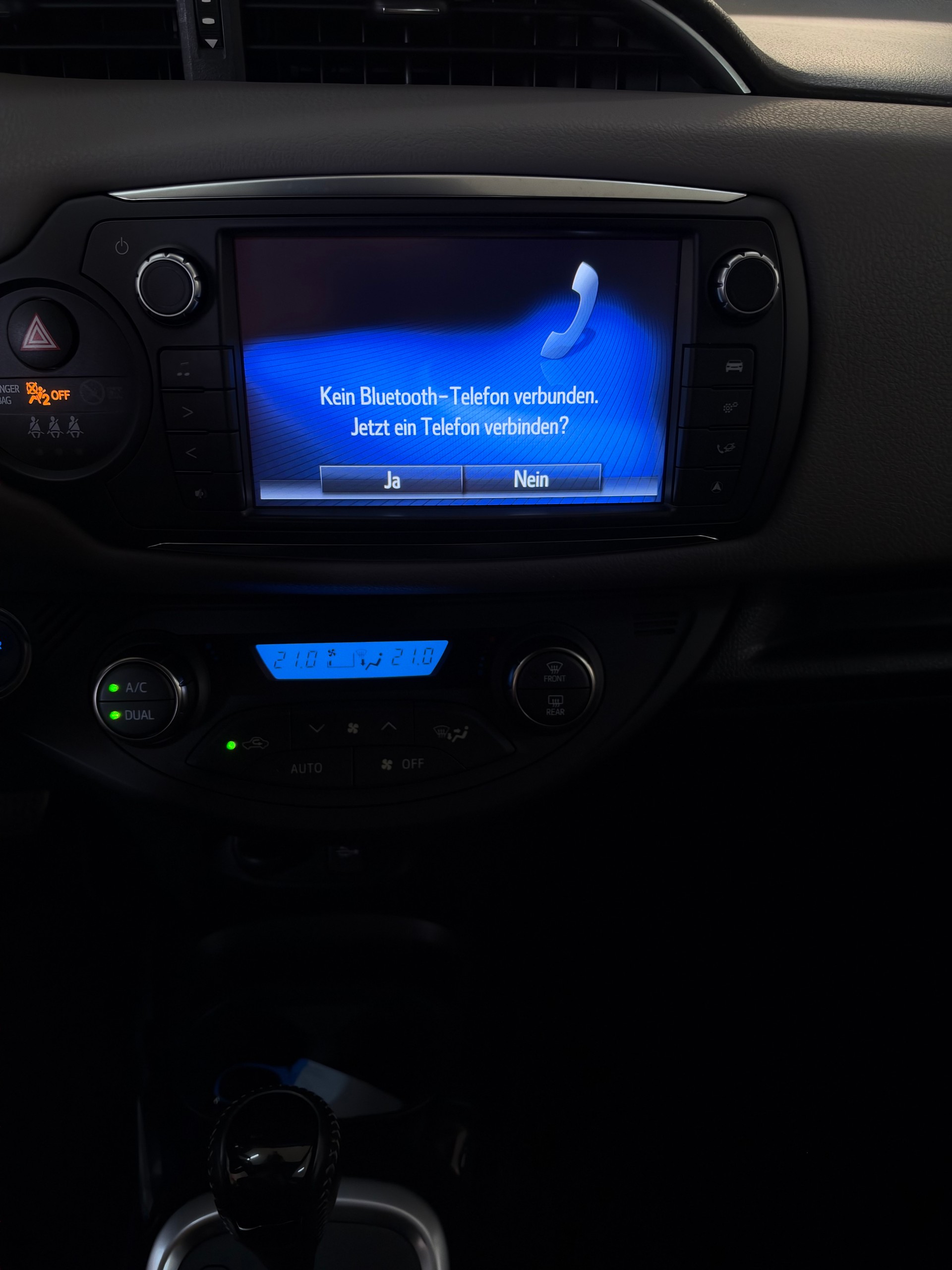 TOYOTA Yaris 1.5 VVT-i Hybrid Sol Premium e-CVT-image-14