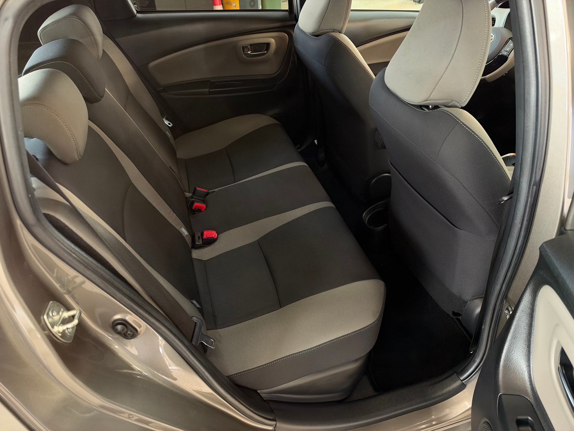 TOYOTA Yaris 1.5 VVT-i Hybrid Sol Premium e-CVT-image-19