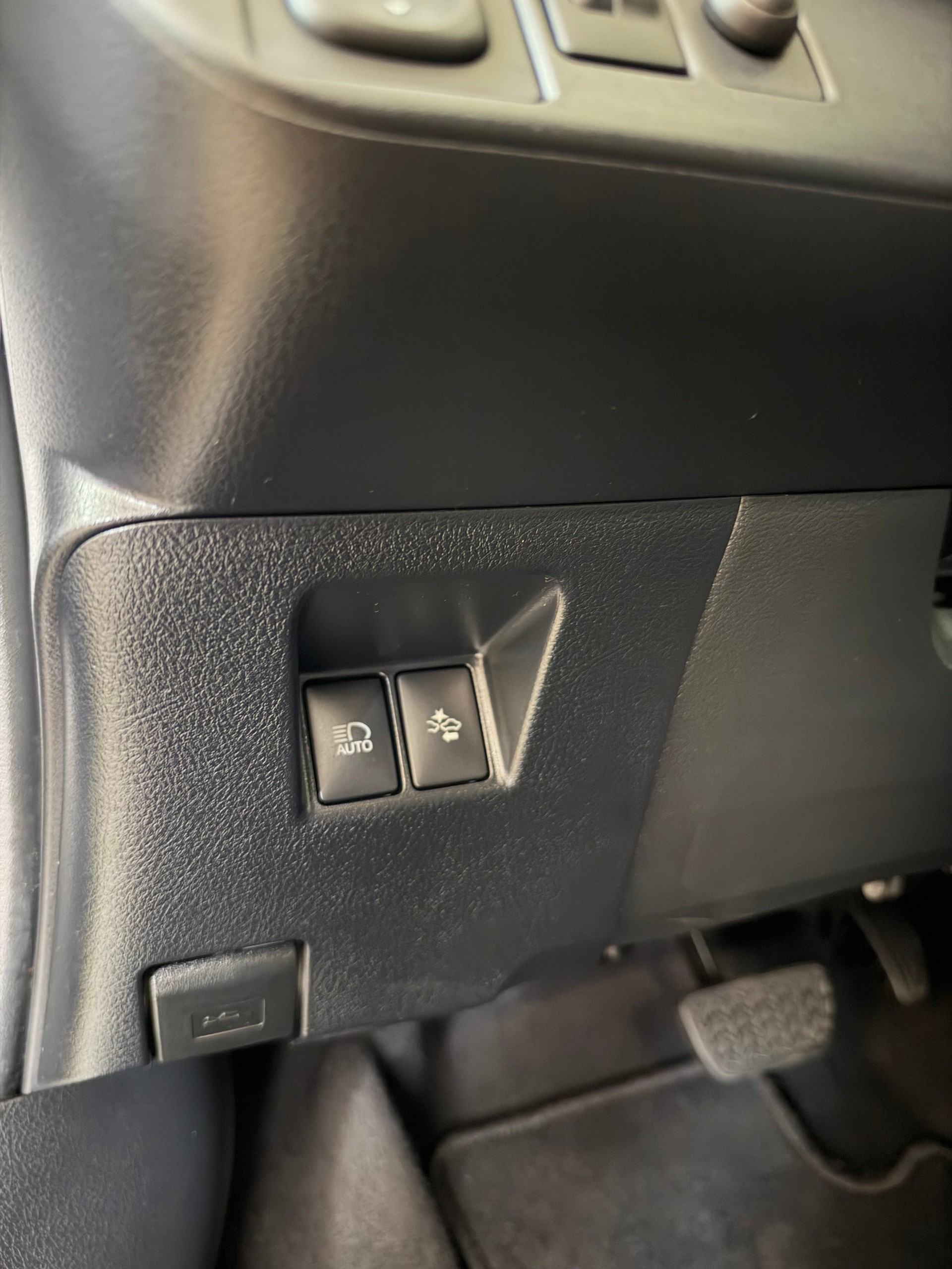 TOYOTA Yaris 1.5 VVT-i Hybrid Sol Premium e-CVT-image-17