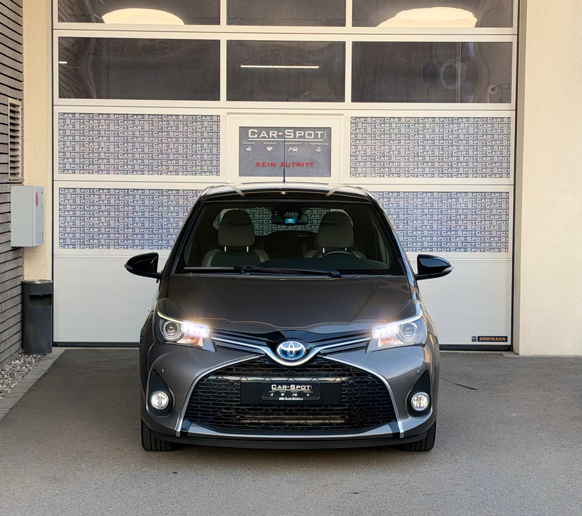 TOYOTA Yaris 1.5 VVT-i Hybrid Sol Premium e-CVT-showroom-element-1