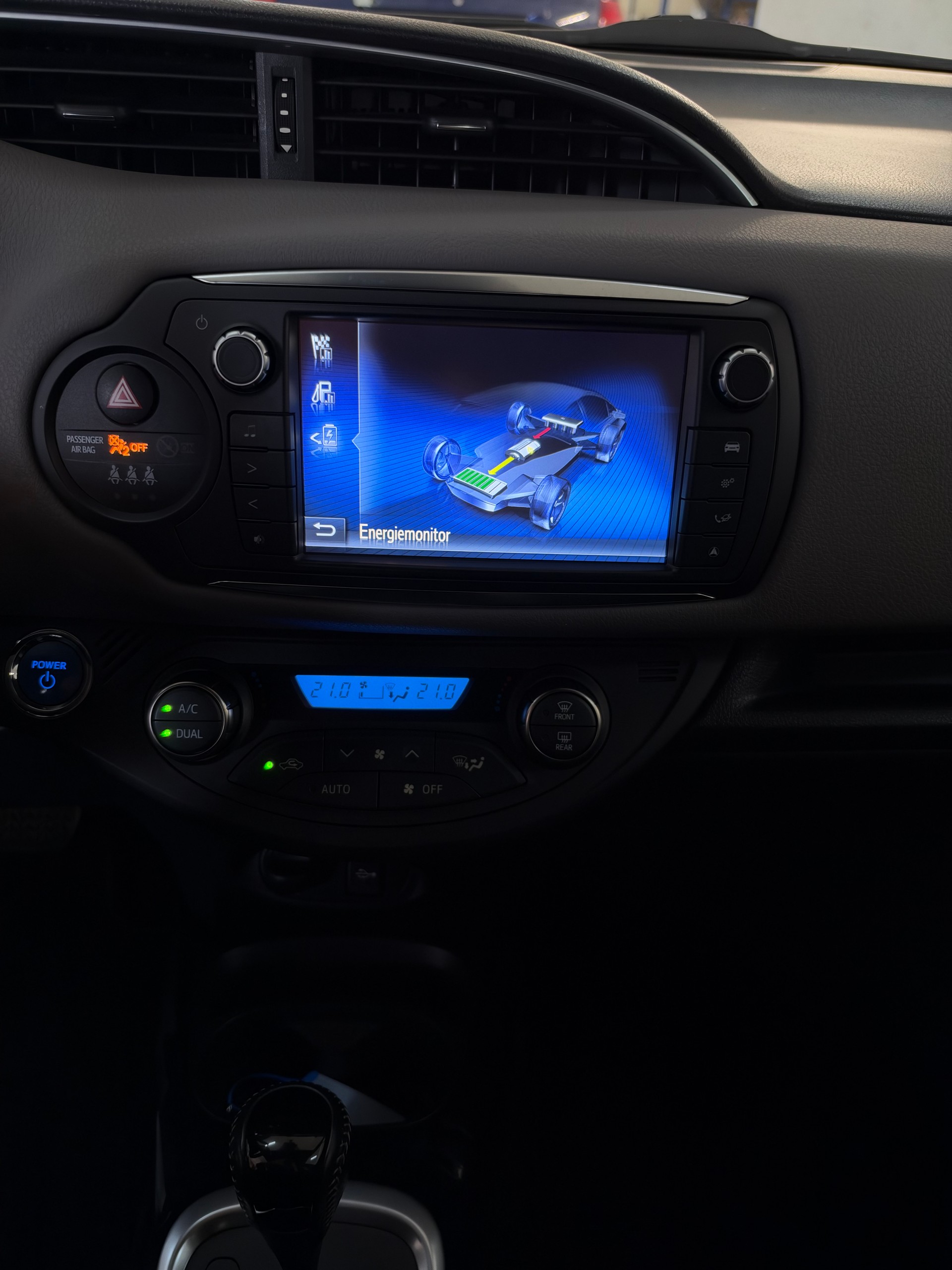 TOYOTA Yaris 1.5 VVT-i Hybrid Sol Premium e-CVT-image-11