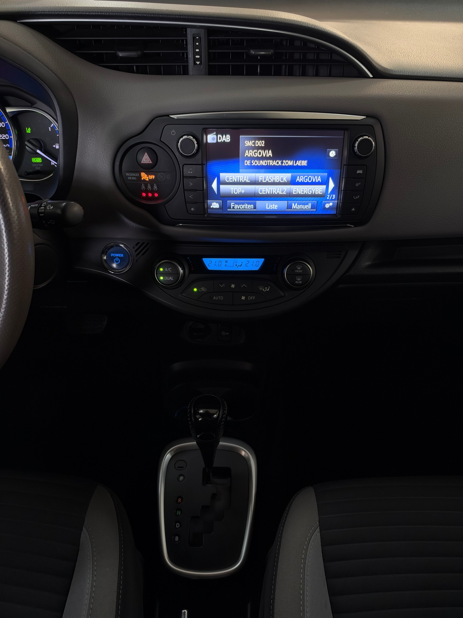 TOYOTA Yaris 1.5 VVT-i Hybrid Sol Premium e-CVT-image-8