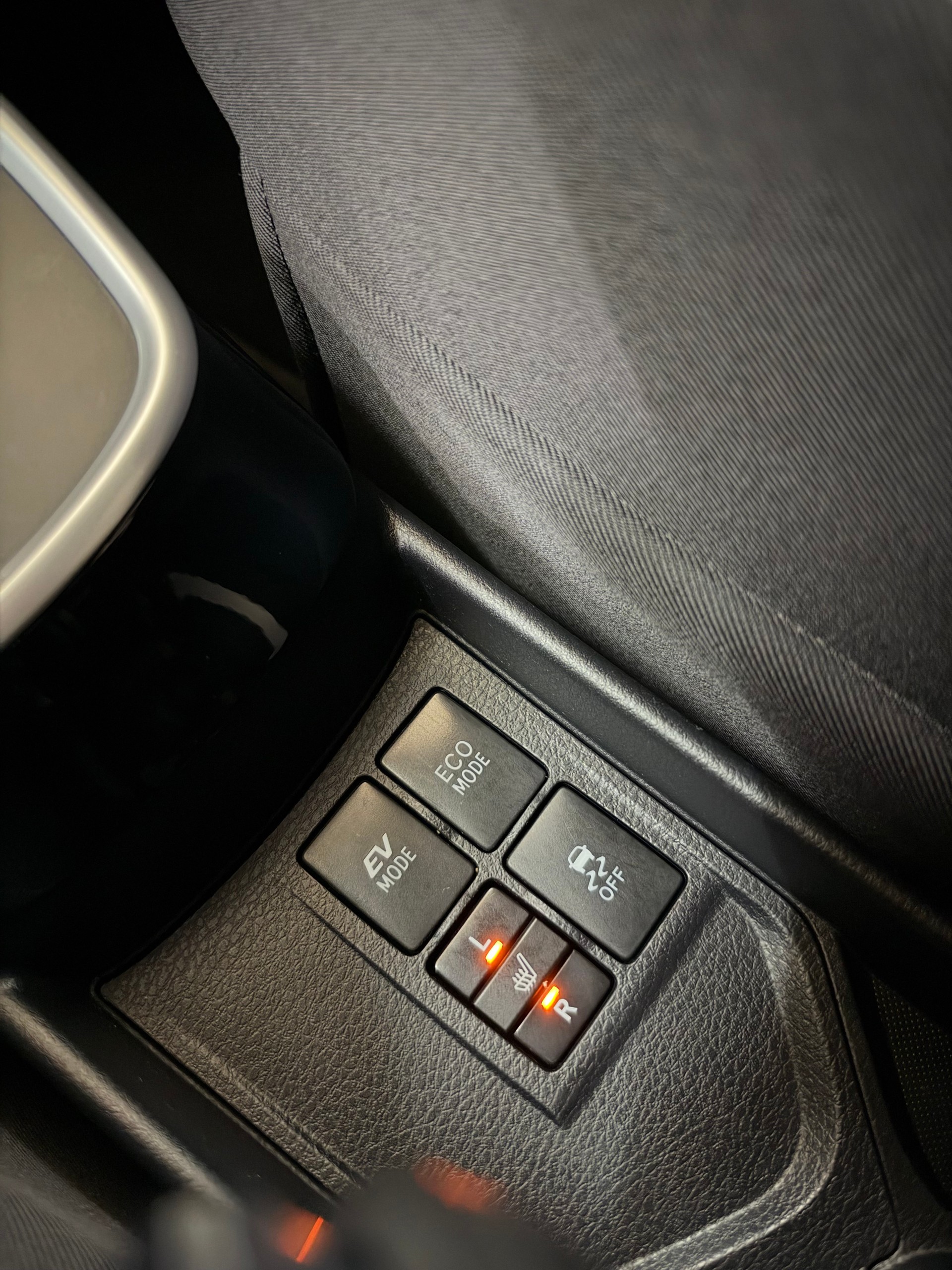 TOYOTA Yaris 1.5 VVT-i Hybrid Sol Premium e-CVT-image-15