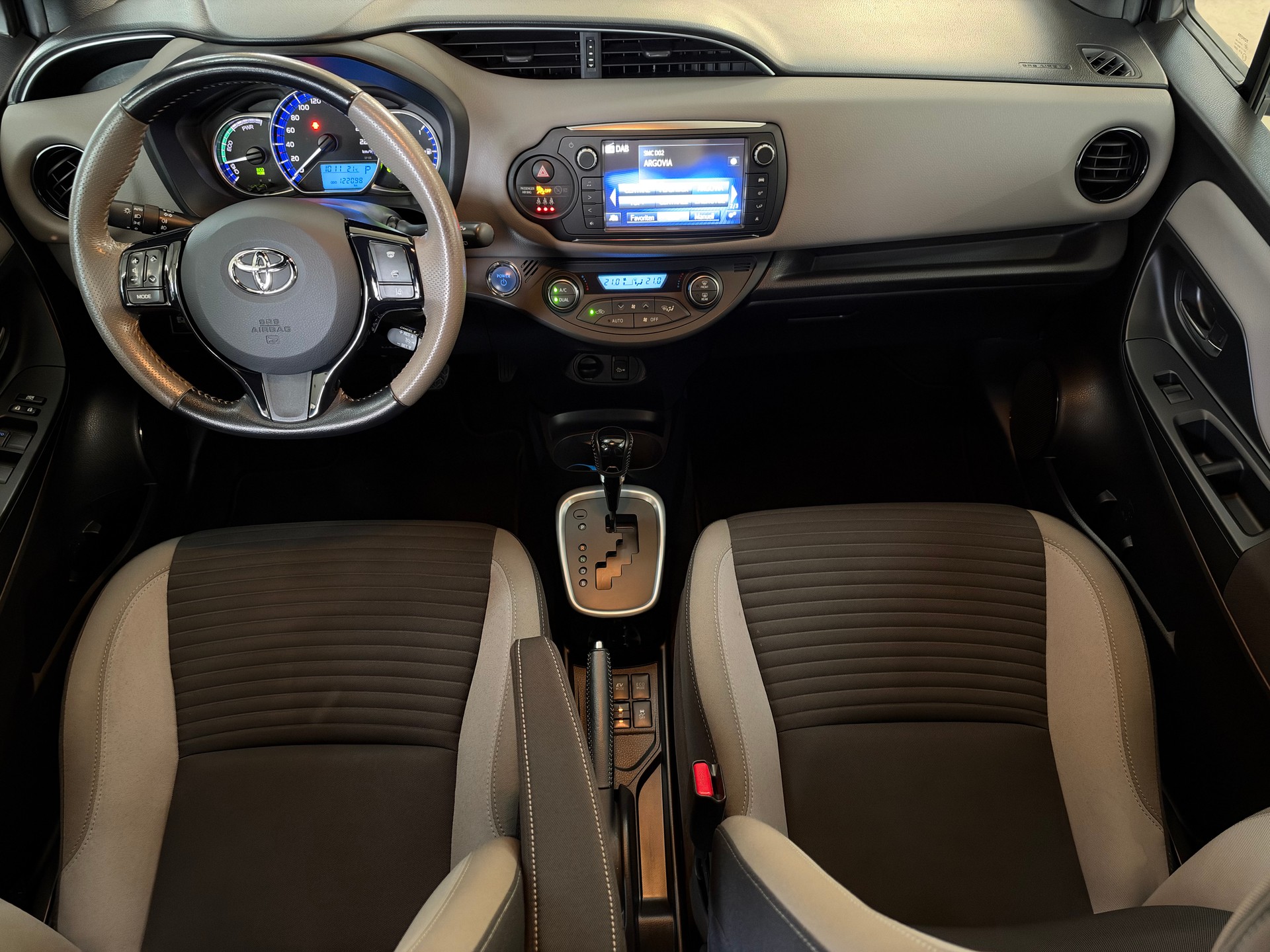 TOYOTA Yaris 1.5 VVT-i Hybrid Sol Premium e-CVT-image-7