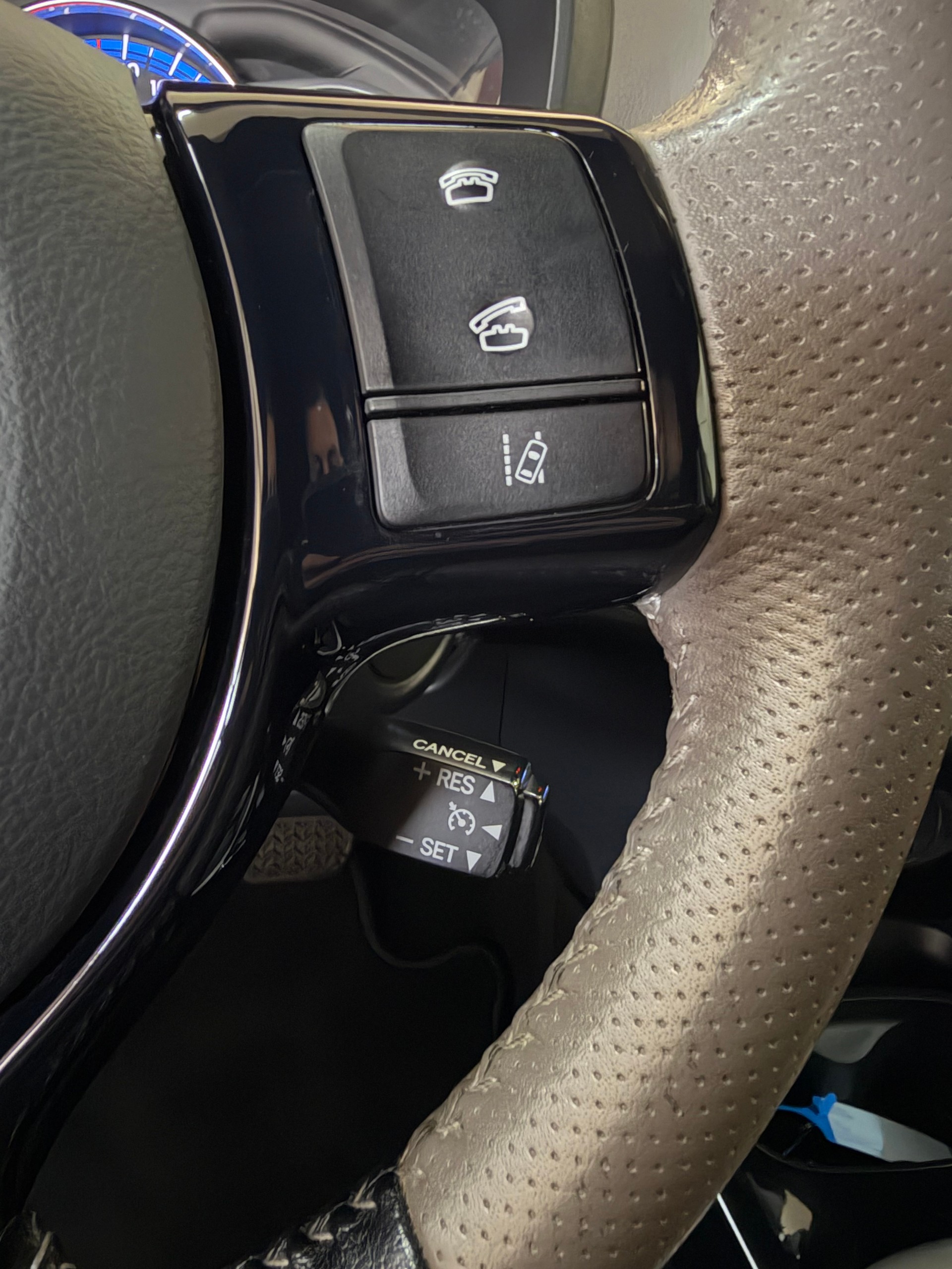 TOYOTA Yaris 1.5 VVT-i Hybrid Sol Premium e-CVT-image-12