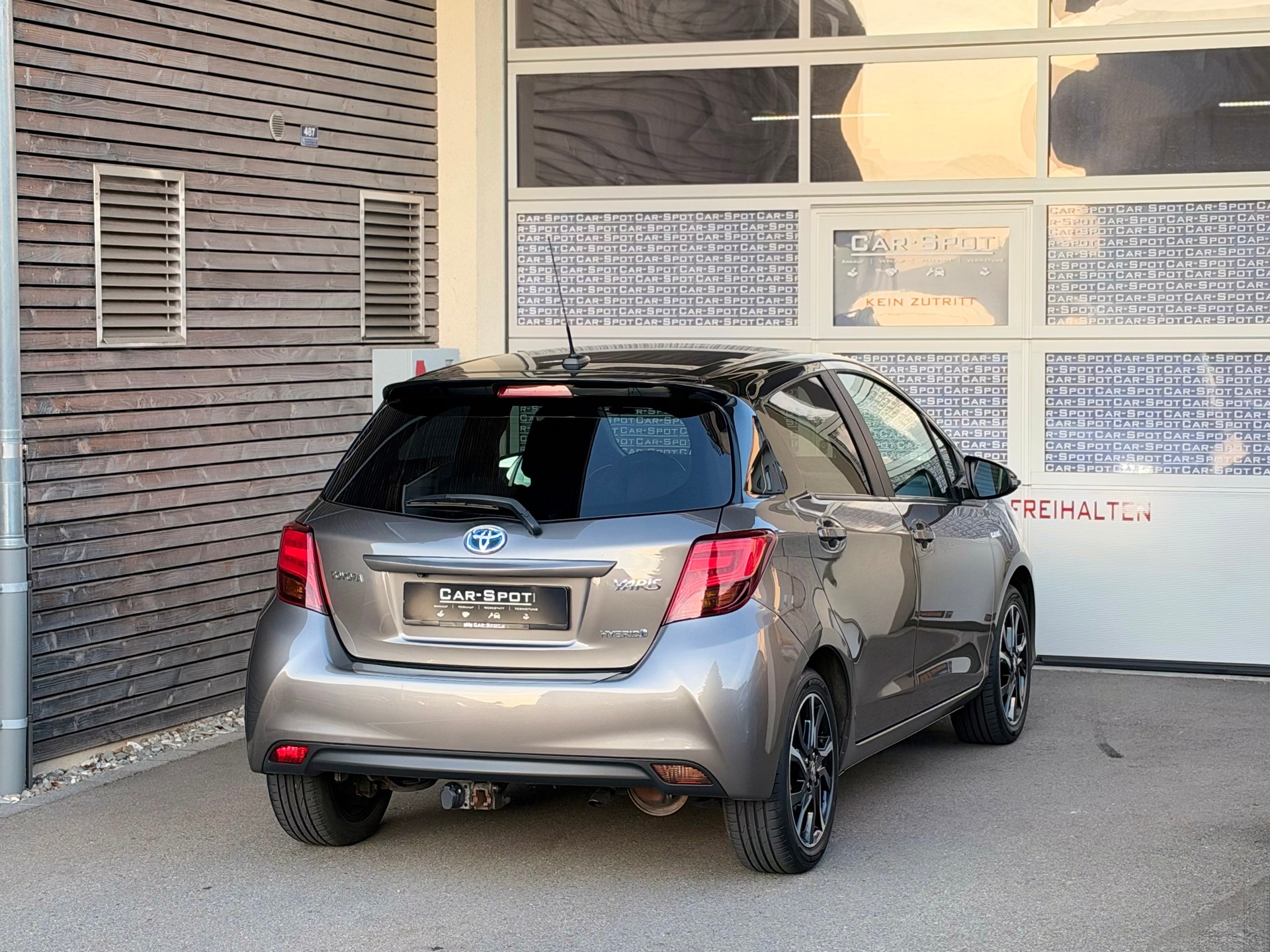 TOYOTA Yaris 1.5 VVT-i Hybrid Sol Premium e-CVT-showroom-element-3