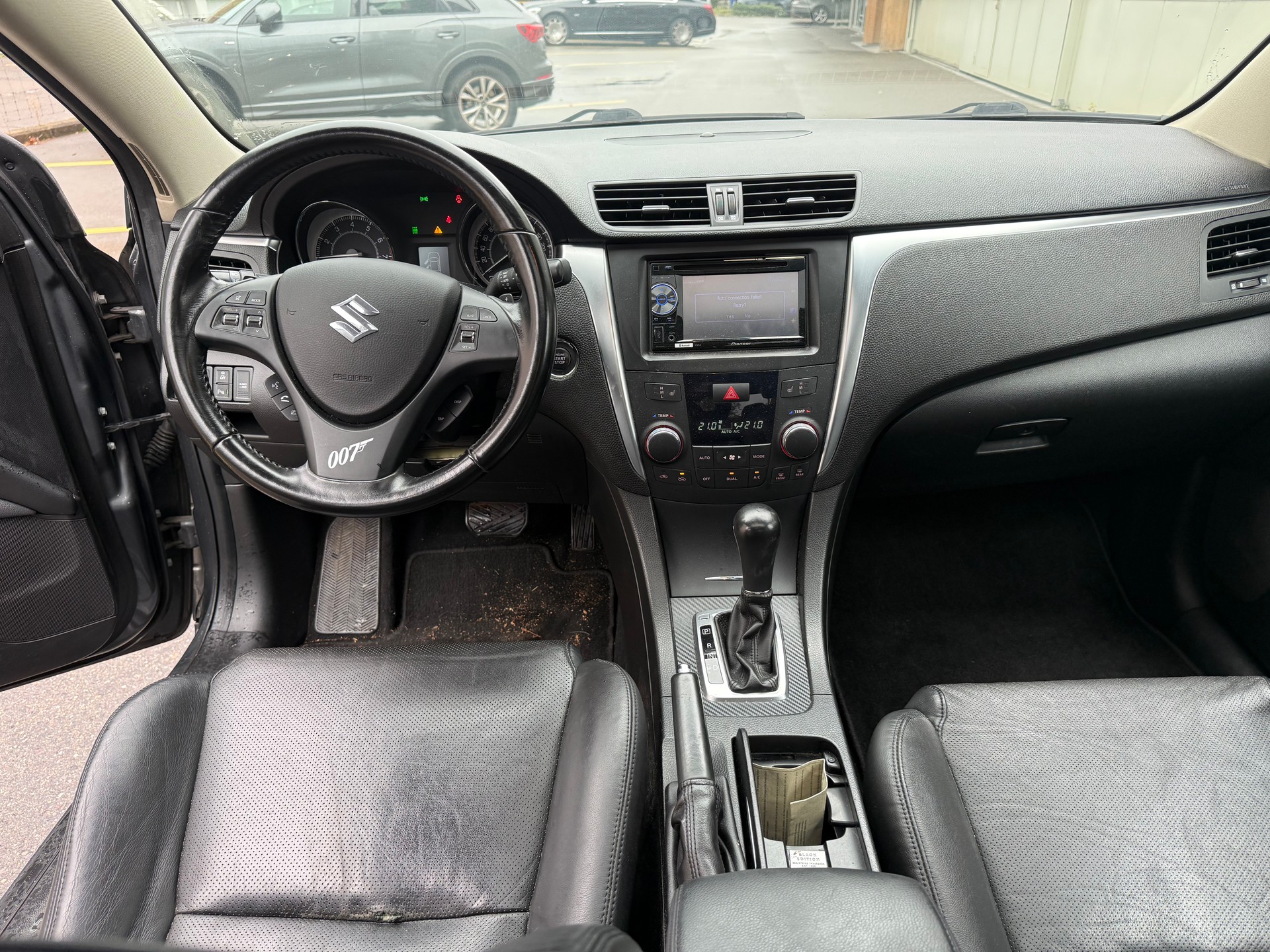 SUZUKI Kizashi 2.4 GL Top 4WD CVT-image-6