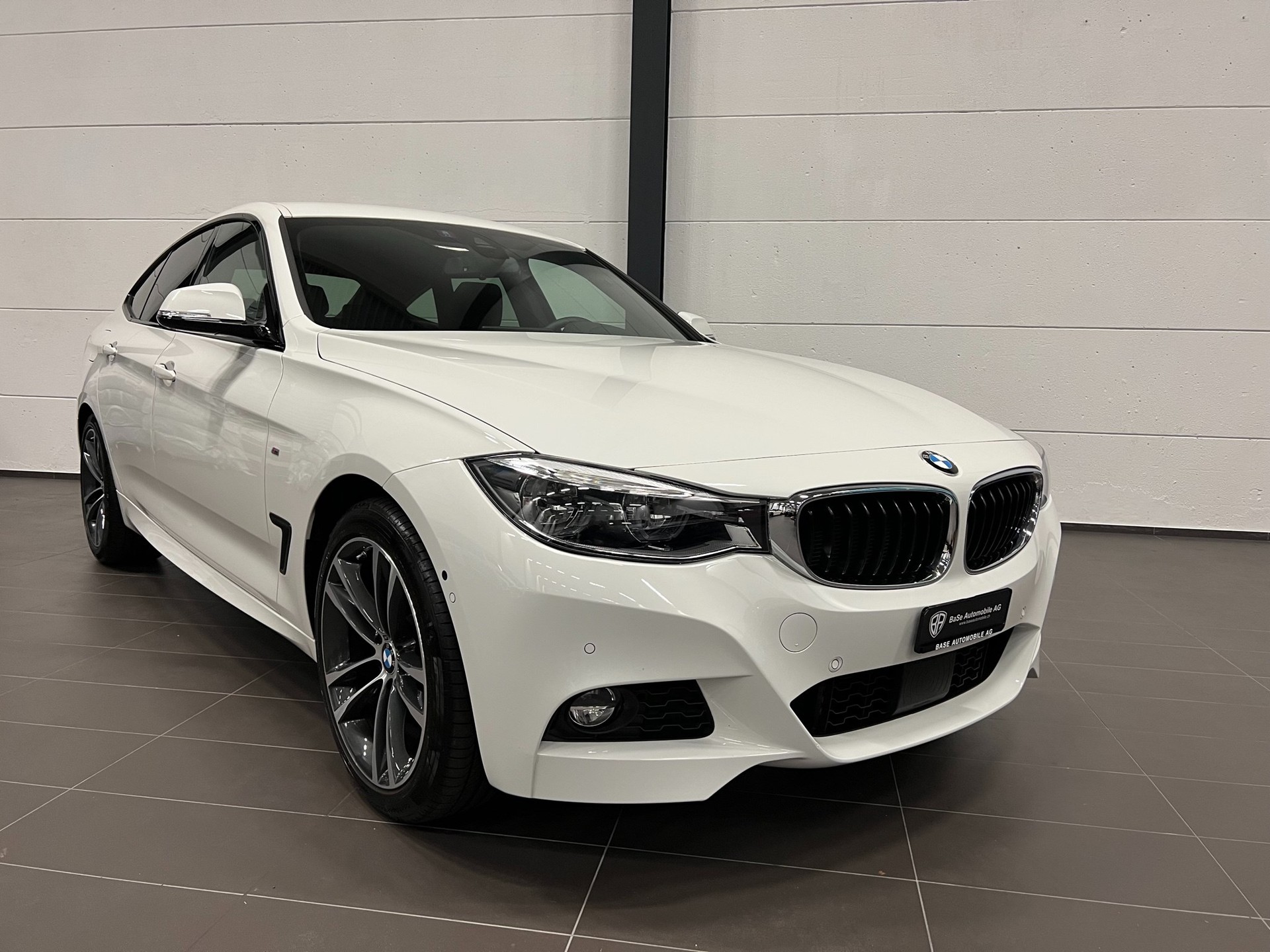 BMW 330d GT xDrive M Sport Steptronic-image-1