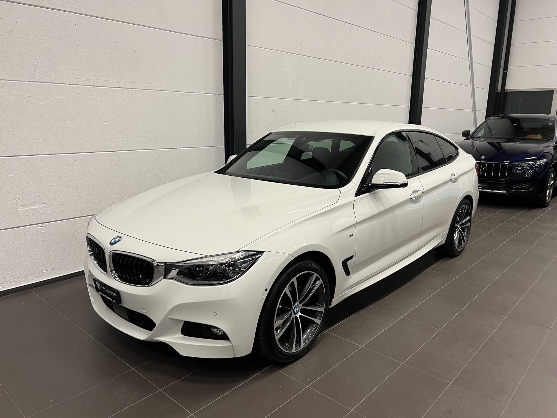 BMW 330d GT xDrive M Sport Steptronic-image-2