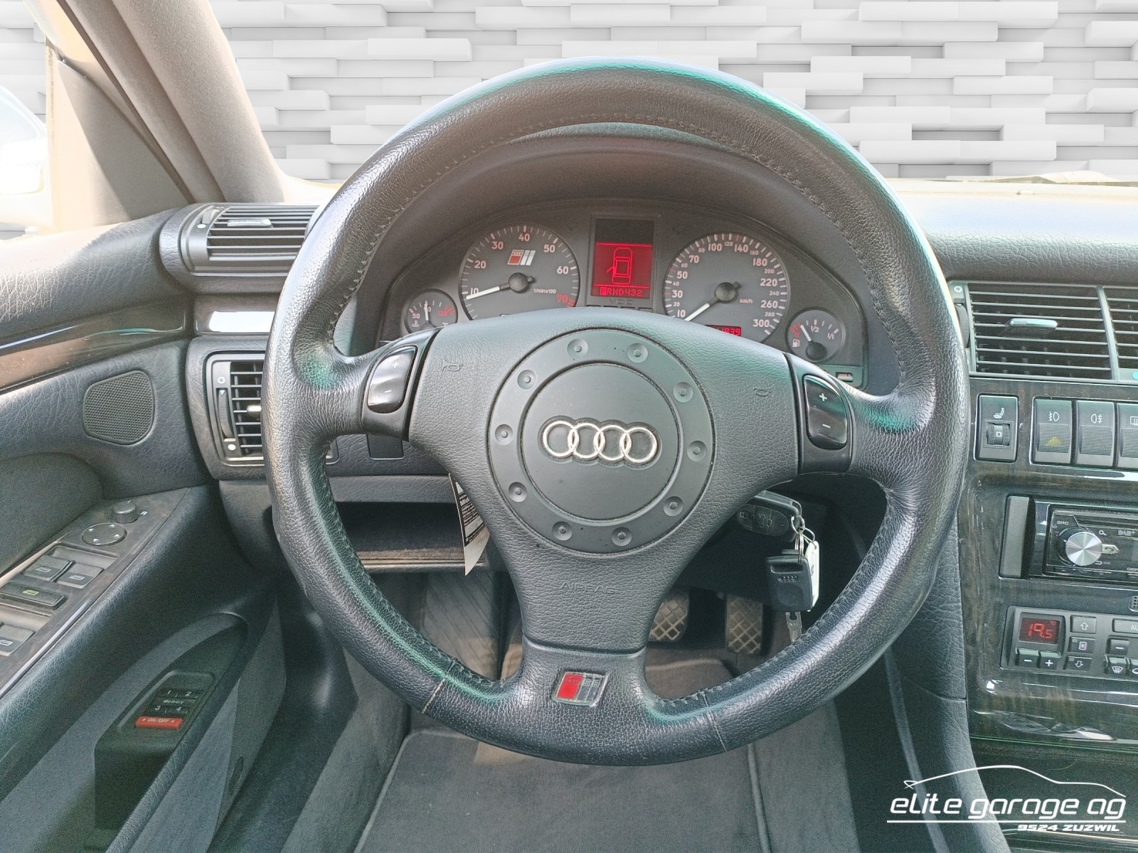 AUDI S8 4.2 quattro-image-9