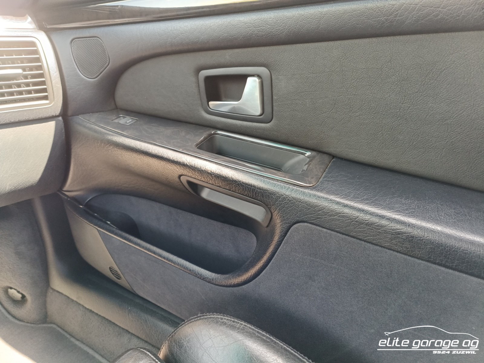AUDI S8 4.2 quattro-image-14