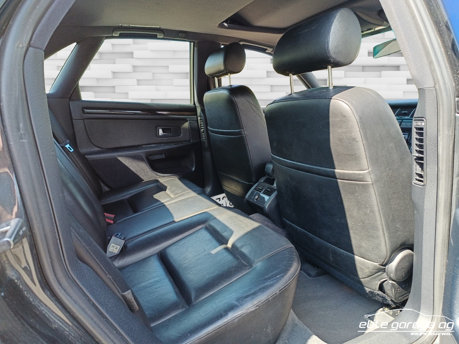 AUDI S8 4.2 quattro-image-13