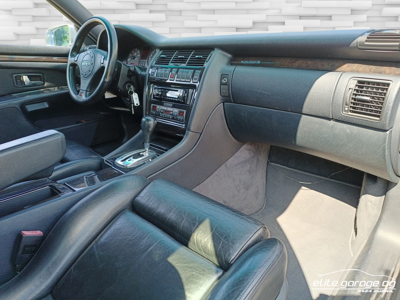 AUDI S8 4.2 quattro-image-11