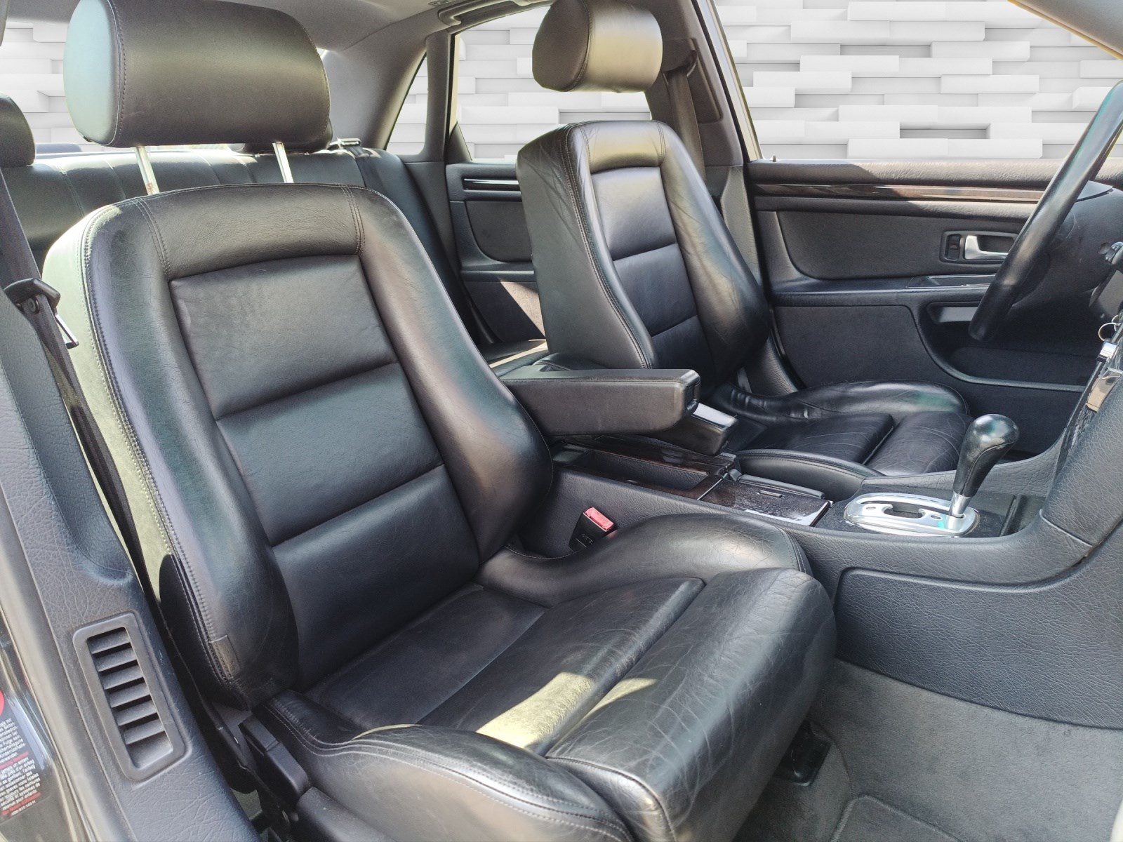 AUDI S8 4.2 quattro-image-12
